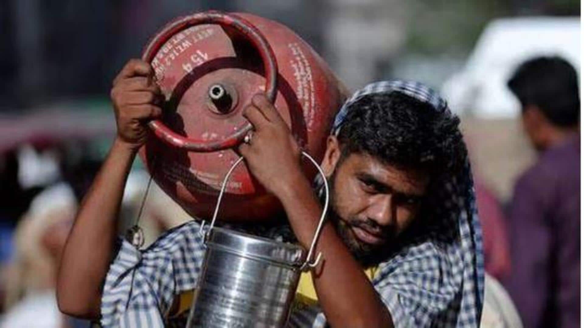 LPG cylinder: గుడ్ న్యూస్.. కమర్షియల్ ఎల్పీజీ సిలిండర్కు భారీ తగ్గింపు! LPG cylinder: గుడ్ న్యూస్.. కమర్షియల్ ఎల్పీజీ సిలిండర్కు భారీ తగ్గింపు!