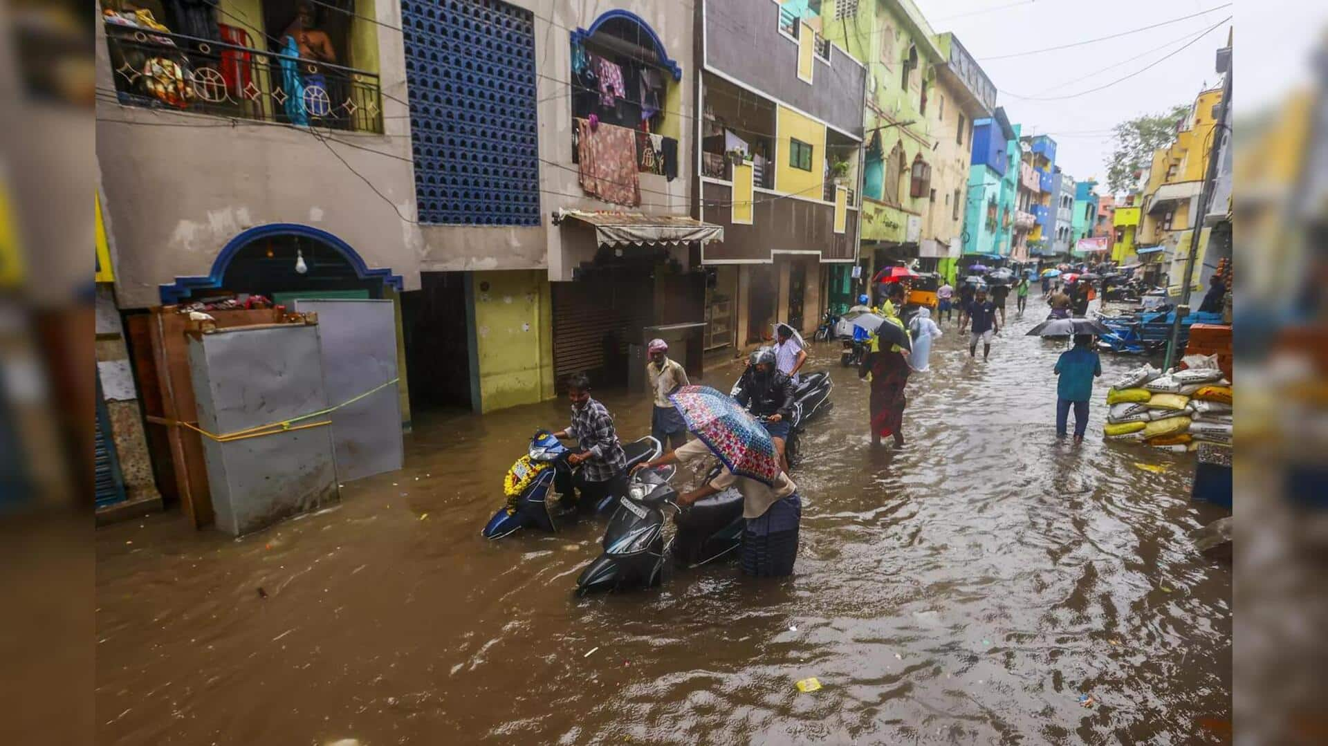 Chennai Rains: చెన్నైలో రెండ్రోజులుగా కుండపోత వర్షాలు.. 300 ప్రాంతాలు జలమయం