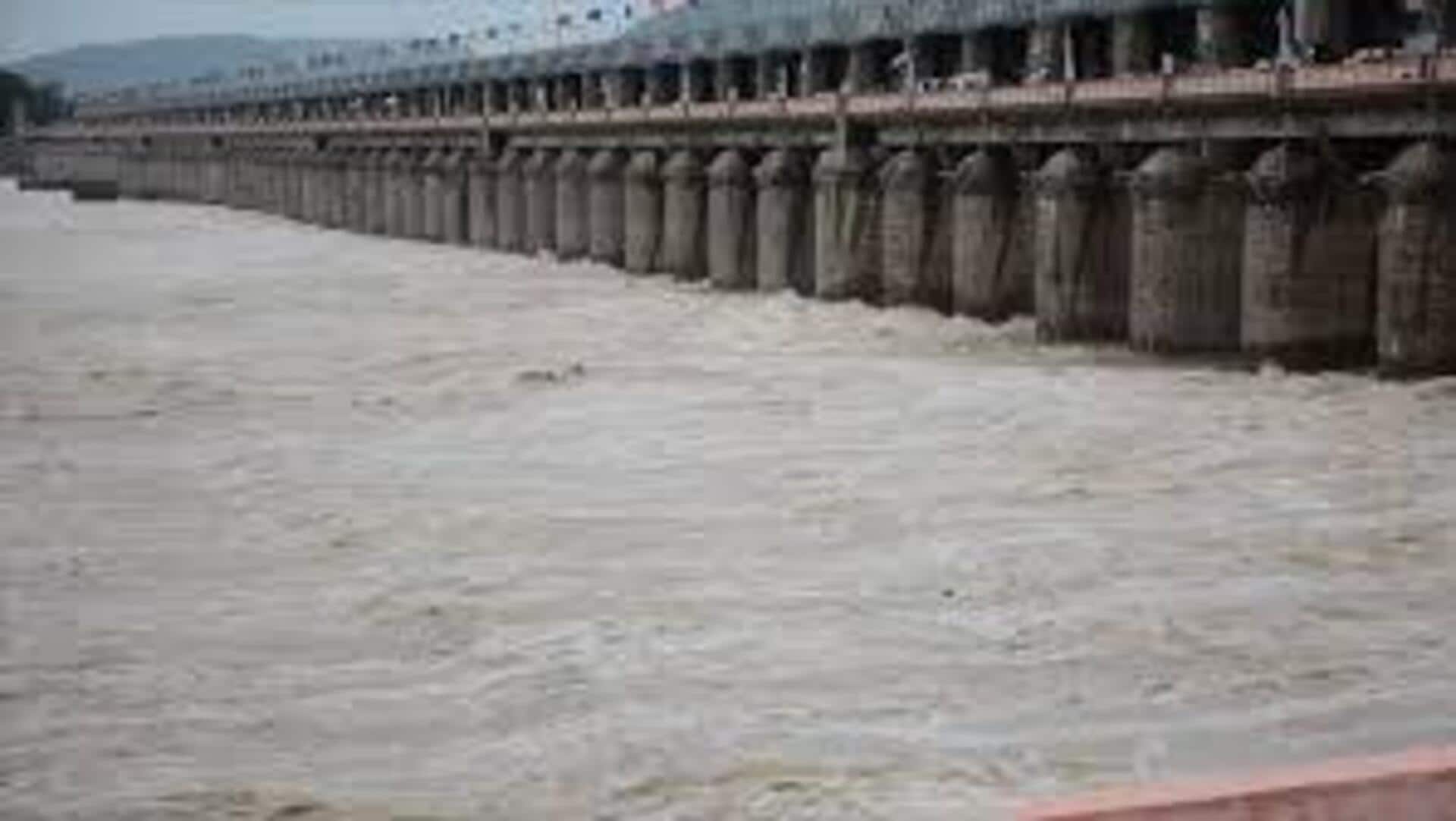 Prakasam Barrage: ప్రకాశం బ్యారేజ్ వద్ద భారీ వరద ప్రవాహం.. 69 గేట్లు ఎత్తివేత Prakasam Barrage: ప్రకాశం బ్యారేజ్ వద్ద భారీ వరద ప్రవాహం.. 69 గేట్లు ఎత్తివేత