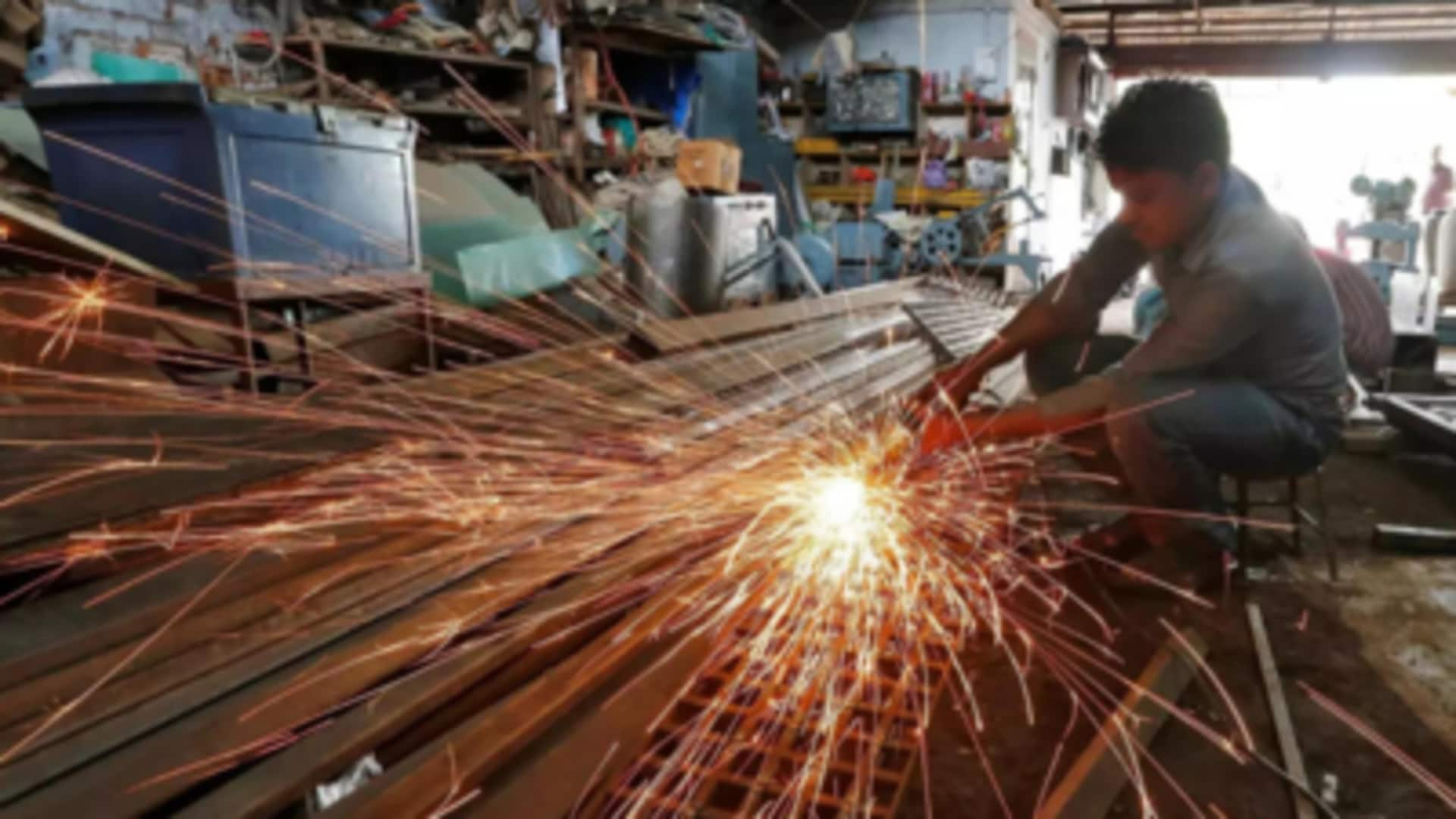 India's manufacturing sector: 3 నెలల కనిష్టానికి దేశంలో తయారీ రంగం