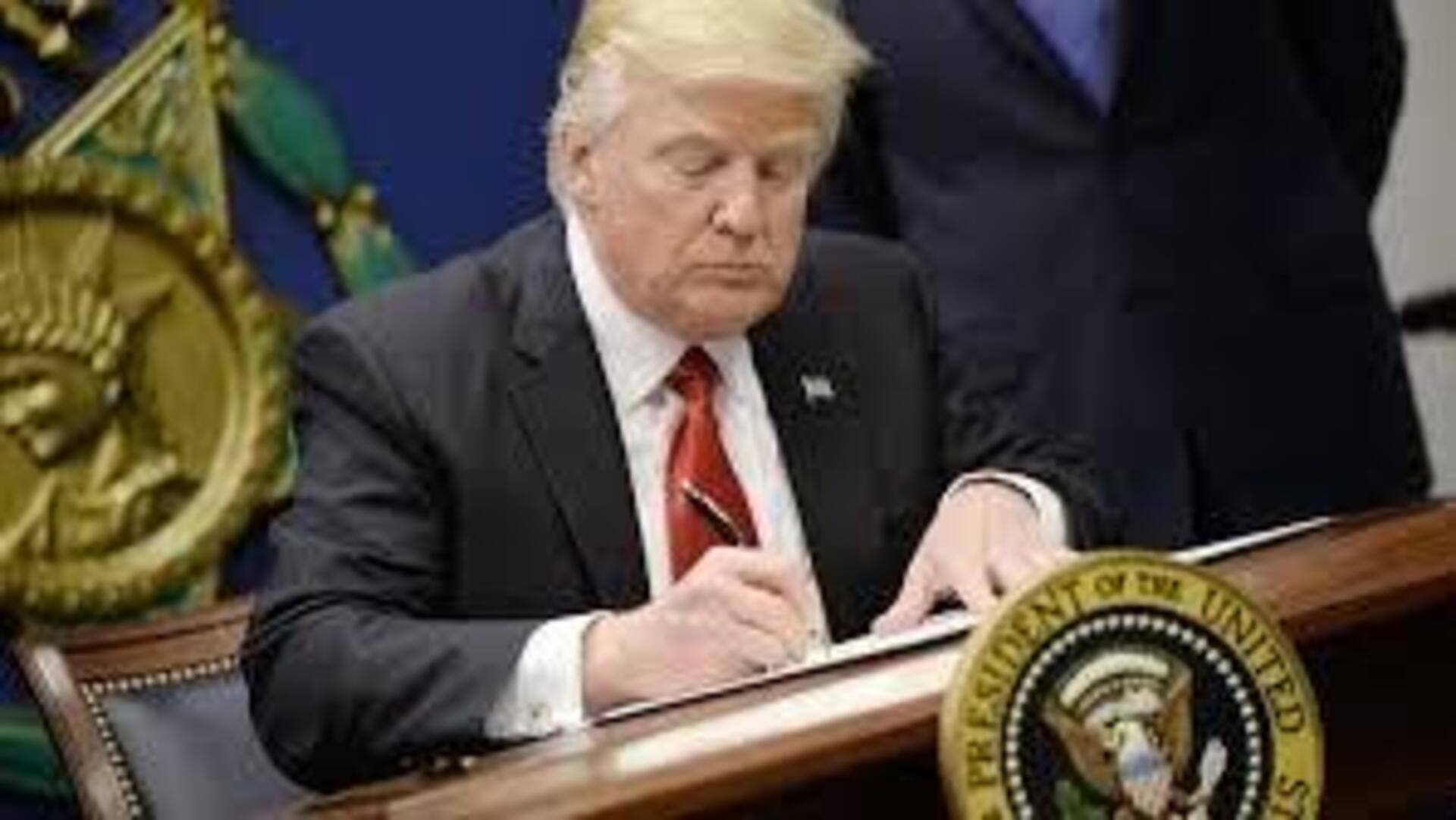 America: ట్రంప్ కీలక ఉత్తర్వులు.. 12 దేశాల పౌరుల రాకపై అమెరికాలో నిషేధం America: ట్రంప్ కీలక ఉత్తర్వులు.. 12 దేశాల పౌరుల రాకపై అమెరికాలో నిషేధం