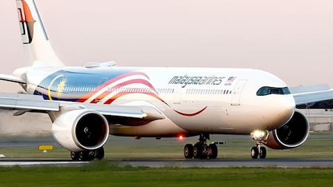 Kolkata Airport: ల్యాండింగ్‌ వేళ లేజర్‌ లైట్ల కలకలం.. గాల్లోనే విమానం చక్కర్లు