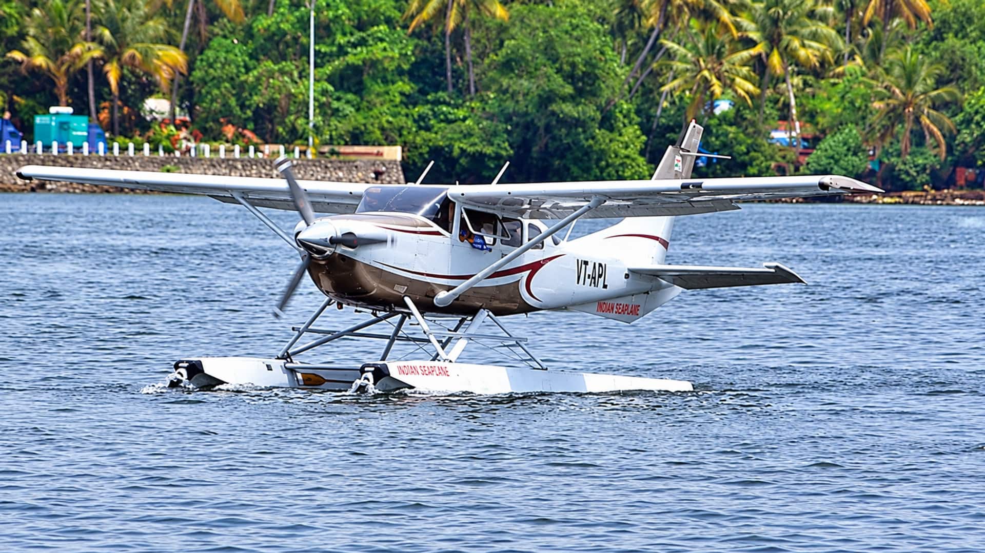 Seaplane: ఆంధ్రప్రదేశ్‌లో సీ ప్లేన్లకు గ్రీన్‌సిగ్నల్‌.. పది ప్రాంతాల్లో వాటర్‌డ్రోమ్‌లు