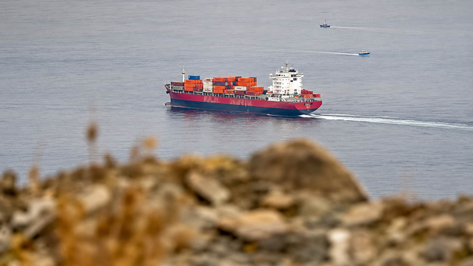 Strait of Hormuz: హర్మూజ్ జలసంధిలో ఉద్రిక్తతలు.. సింగపూర్ నౌక సముద్రంలో మునక