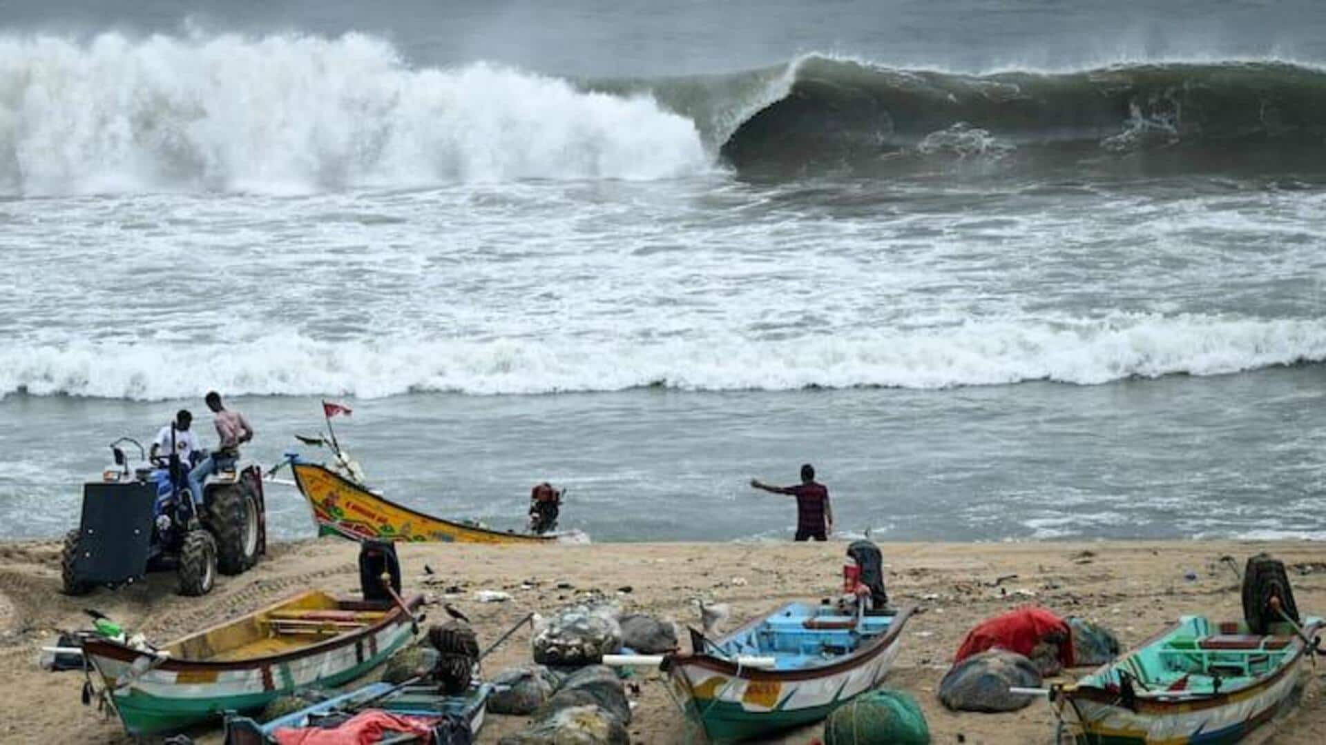 Cyclone Montha: మూడు రోజుల వేట నిషేధం: వాతావరణ కేంద్రం  Cyclone Montha: మూడు రోజుల వేట నిషేధం: వాతావరణ కేంద్రం