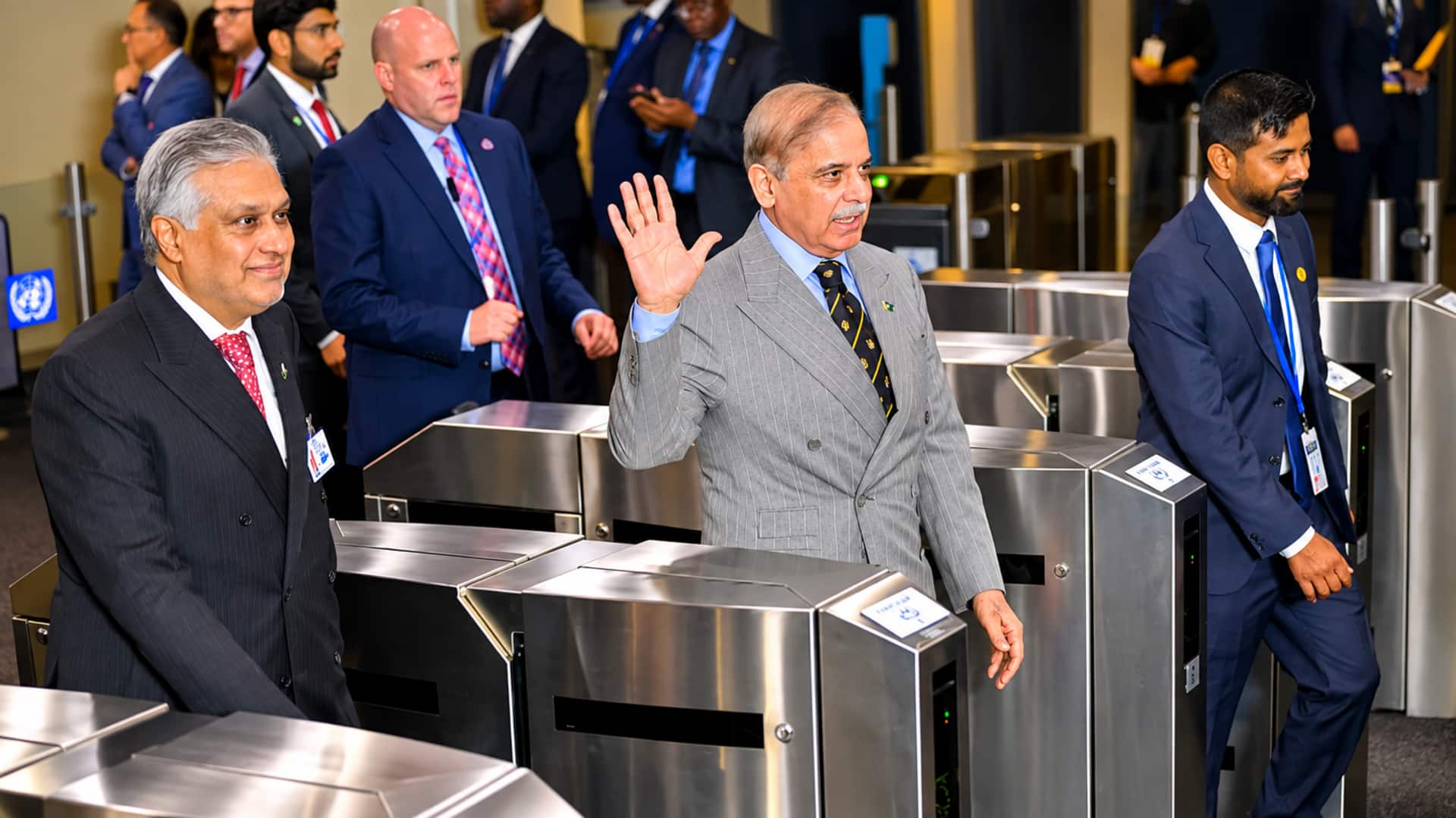Shehbaz Sharif: హఫీజ్‌ సయీద్‌పై ప్రశ్న.. సమాధానం ఇవ్వకుండానే వెళ్లిపోయిన పాక్‌ ప్రధాని