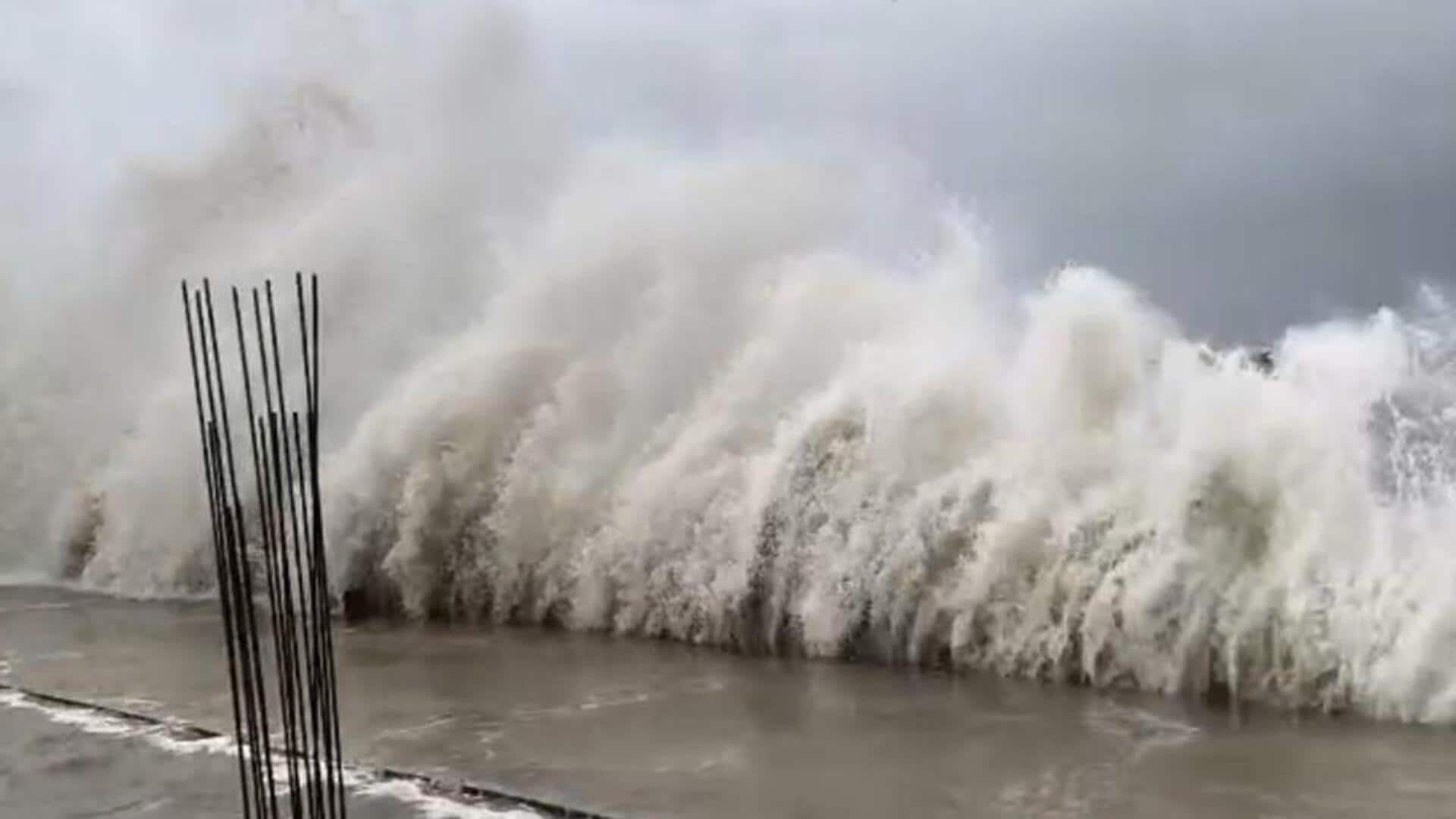 Cyclone Montha :  ఉప్పాడ తీరంలో ఎగసిపడుతున్న అలలు.. సముద్ర తీరం వద్ద  వందల ఇళ్లు ధ్వంసం   Cyclone Montha :  ఉప్పాడ తీరంలో ఎగసిపడుతున్న అలలు.. సముద్ర తీరం వద్ద  వందల ఇళ్లు ధ్వంసం