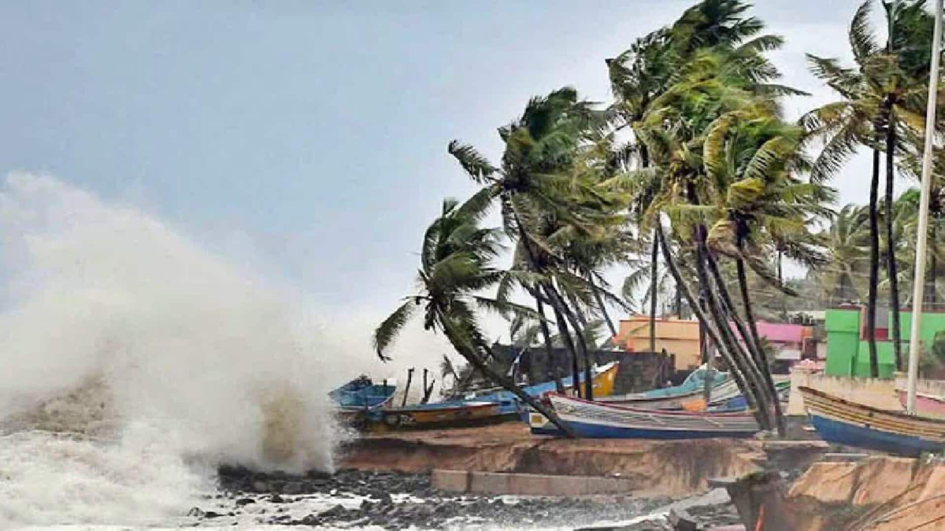 Rain Alert: బంగాళాఖాతంలో అల్పపీడనం.. కోస్తాంధ్రలో భారీ నుంచి అతి భారీ వర్షాల హెచ్చరిక Rain Alert: బంగాళాఖాతంలో అల్పపీడనం.. కోస్తాంధ్రలో భారీ నుంచి అతి భారీ వర్షాల హెచ్చరిక