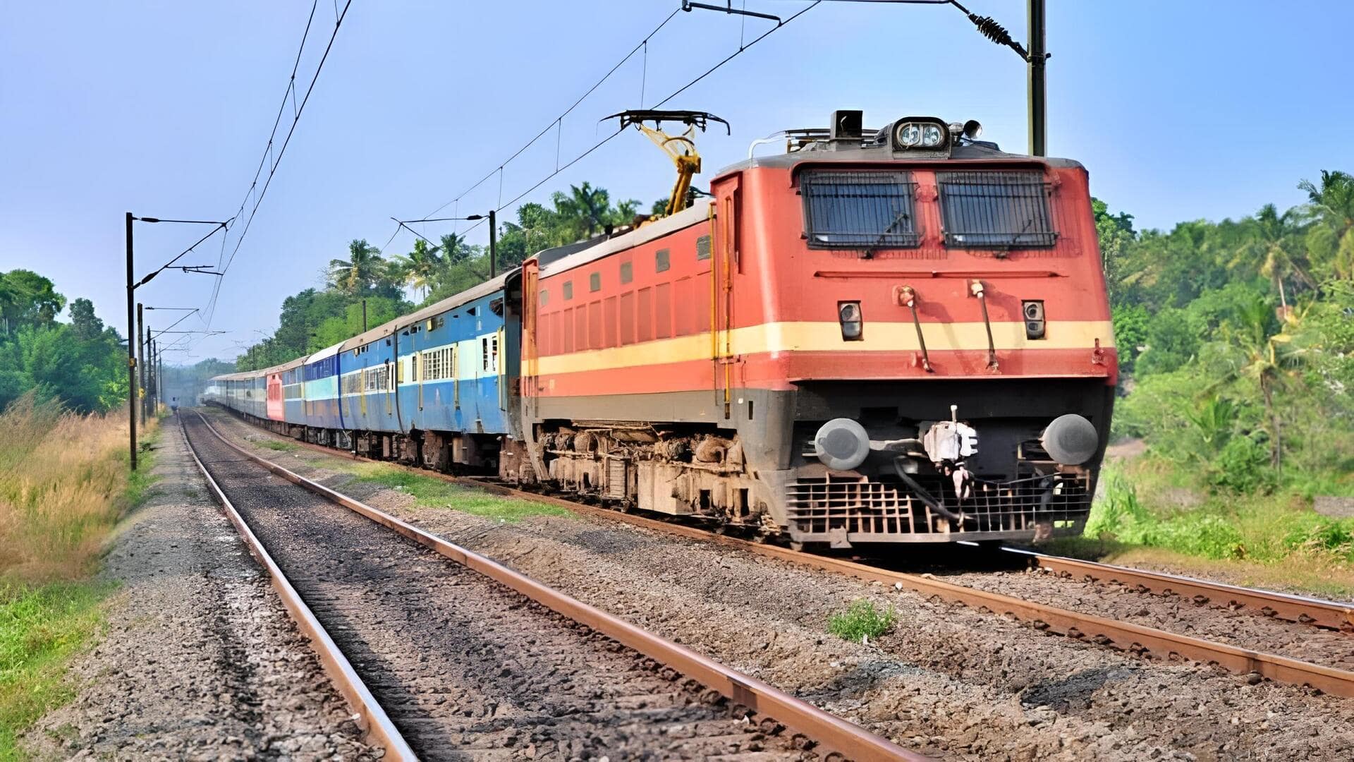 Train Reservation Booking App : రైలులోబెర్త్ కోసం గొడవ అవసరం లేదు.. ఒక్క SMSతో సమస్యకు చెక్!