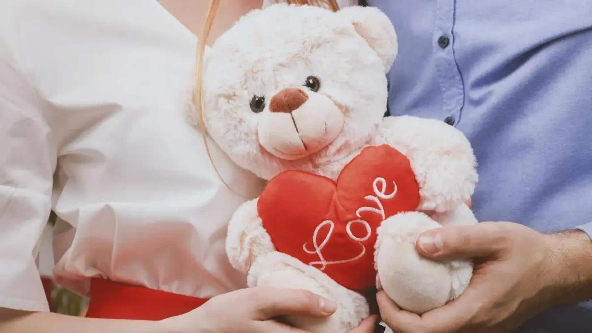 Teddy Day 2025: మీ ప్రియమైన వ్యక్తికి టెడ్డీ బహుమతి ఇచ్చే ముందు - ప్రతి రంగు టెడ్డీకి అర్ధమేంటో తెలుసుకోండి! 