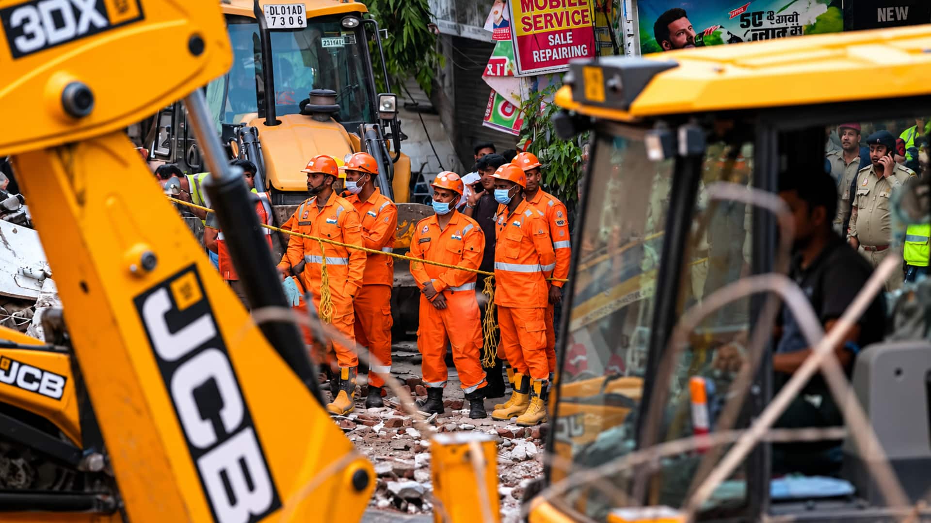Delhi: దిల్లీలో కుప్పకూలిన ఐదంతస్తుల భవనం.. యజమాని హరిరామ్‌పై లుకౌట్ నోటీసులు