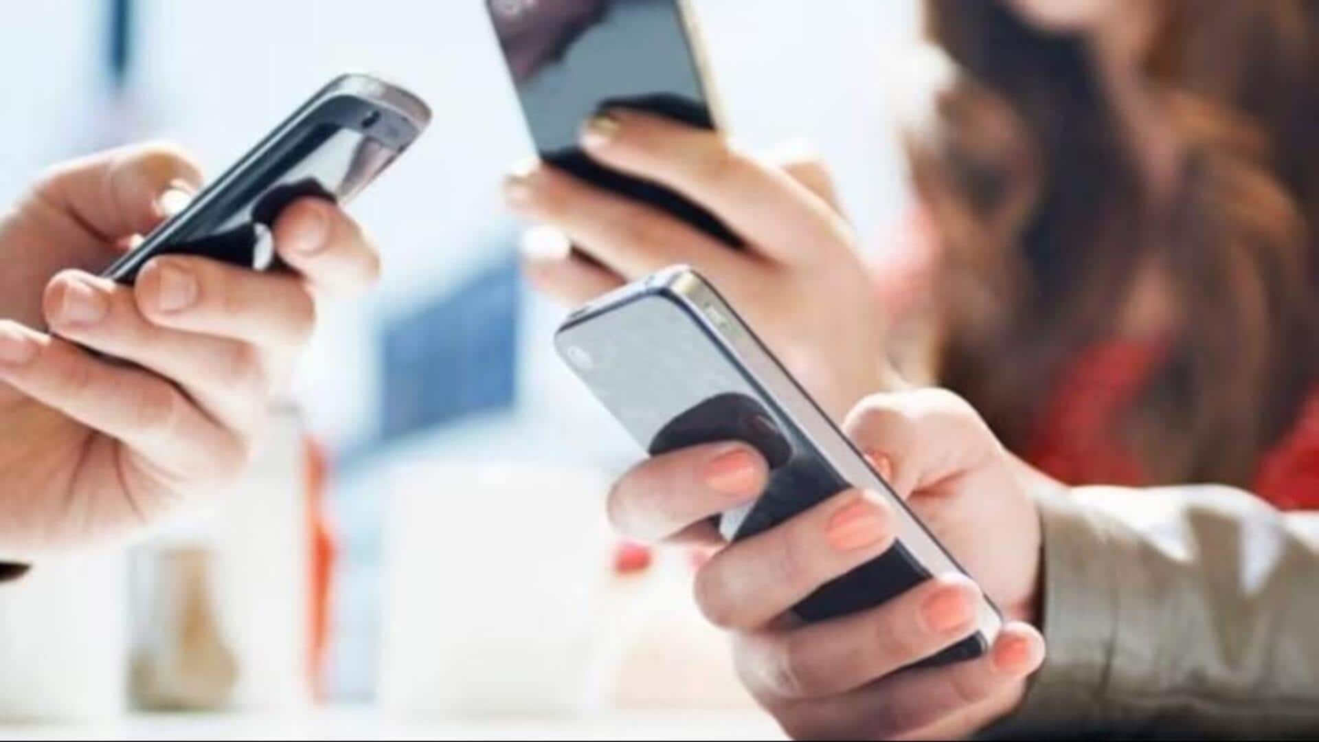 Mobile Bills: మొబైల్ రీఛార్జీలపై చార్జీల మోత.. టారిఫ్లు 10-12 శాతం వరకు పెరిగే అవకాశం! Mobile Bills: మొబైల్ రీఛార్జీలపై చార్జీల మోత.. టారిఫ్లు 10-12 శాతం వరకు పెరిగే అవకాశం!