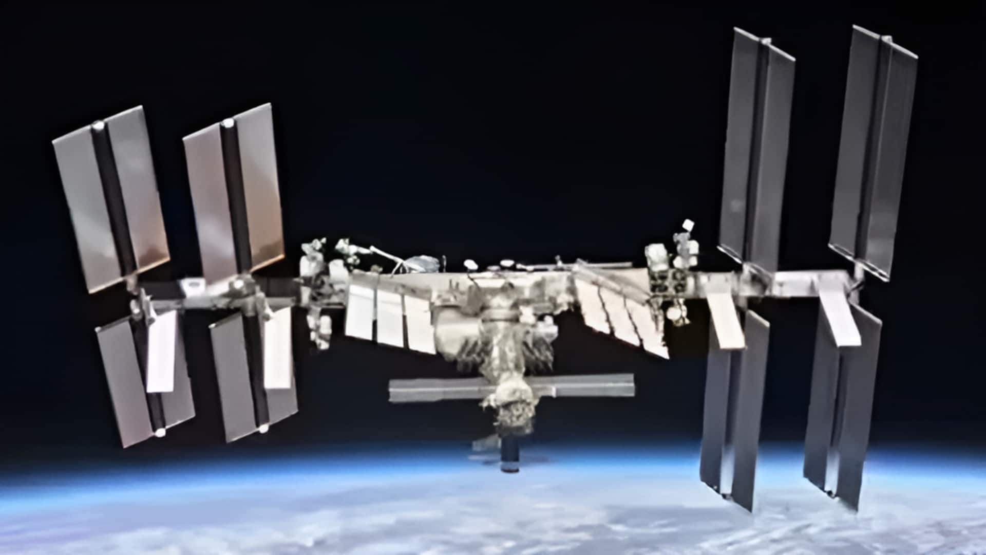 ISS Air Leak: అంతరిక్షంలో కలకలం.. ఐఎస్ఎస్‌లో గాలి లీకేజీతో భద్రతపై ఆందోళన