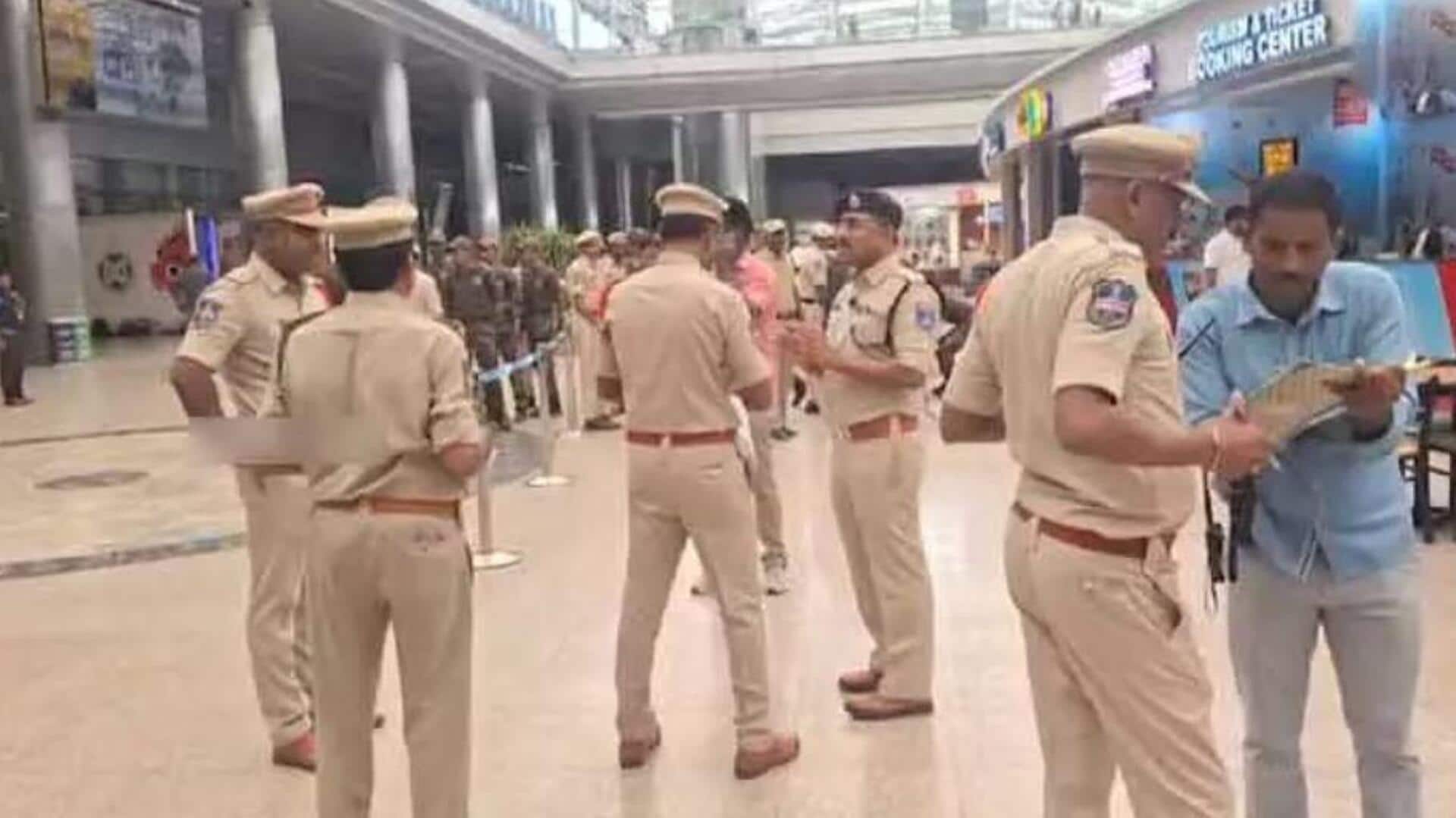 Bomb threat:శంషాబాద్ ఎయిర్పోర్టుకు బాంబు బెదిరింపు మెయిల్.. డాగ్ స్క్వాడ్తో తనిఖీలు Bomb threat:శంషాబాద్ ఎయిర్పోర్టుకు బాంబు బెదిరింపు మెయిల్.. డాగ్ స్క్వాడ్తో తనిఖీలు