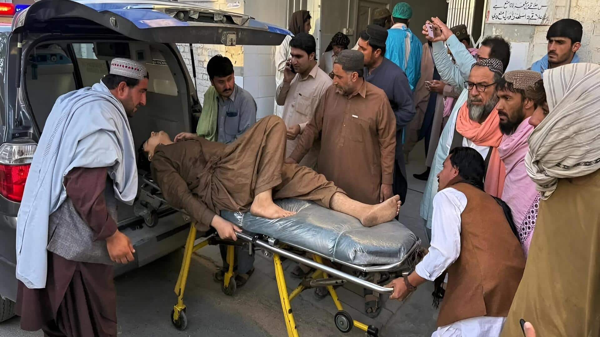 Afghan-Pak War: ఆఫ్ఘాన్ పాకిస్తాన్ మధ్య తీవ్ర ఉద్రిక్తత.. 12 మంది ఆఫ్ఘాన్ పౌరులు మృతి.. Afghan-Pak War: ఆఫ్ఘాన్ పాకిస్తాన్ మధ్య తీవ్ర ఉద్రిక్తత.. 12 మంది ఆఫ్ఘాన్ పౌరులు మృతి..