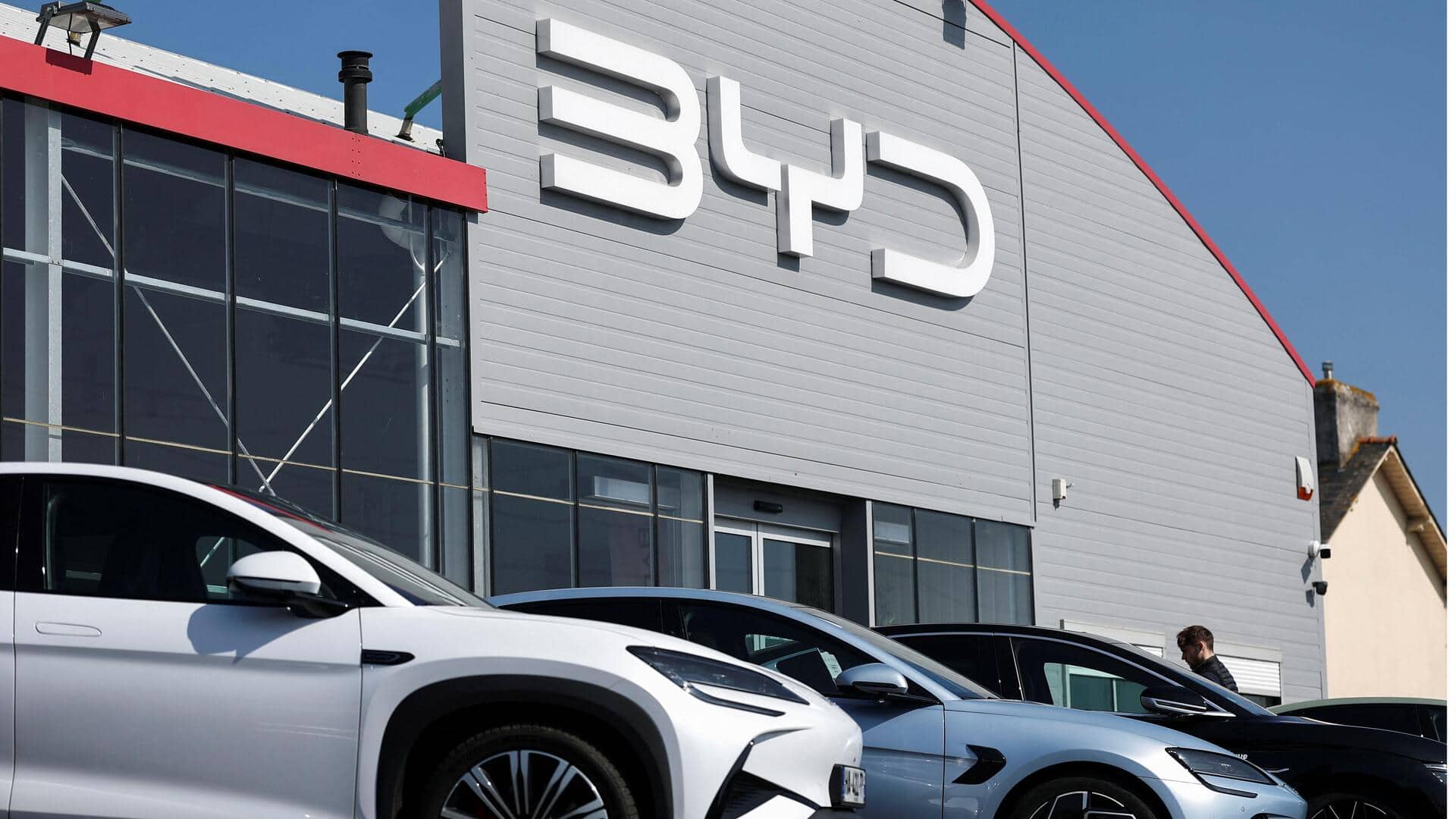 BYD: బీవైడీ నుంచి బయటకు వచ్చిన బఫెట్‌ సంస్థ.. 17 ఏళ్ల పెట్టుబడుల అనంతరం నిర్ణయం 
