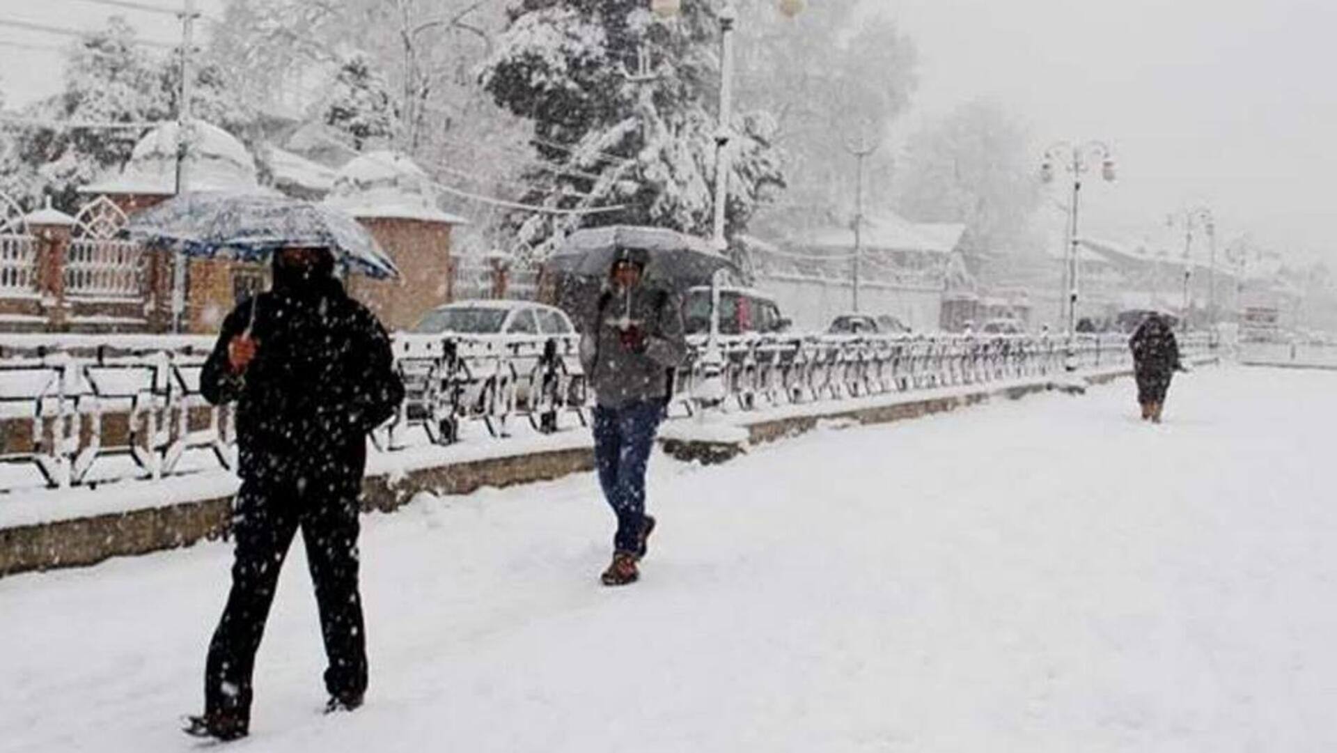 Snowfall: జమ్ముకశ్మీర్‌లో హిమపాతం వల్ల రవాణా సమస్యలు.. నిలిచిపోయిన 2వేల వాహనాలు