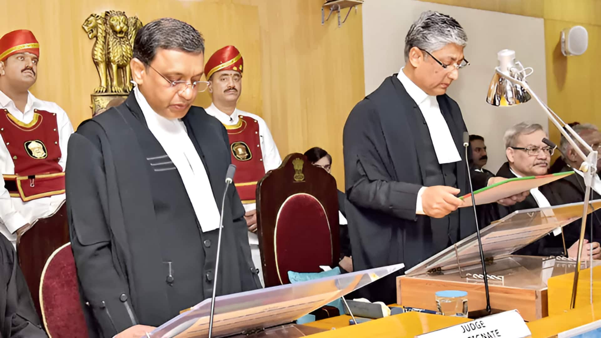 AP High Court: హైకోర్టు అదనపు న్యాయమూర్తిగా బాలాజి మెడమల్లి ప్రమాణ స్వీకారం