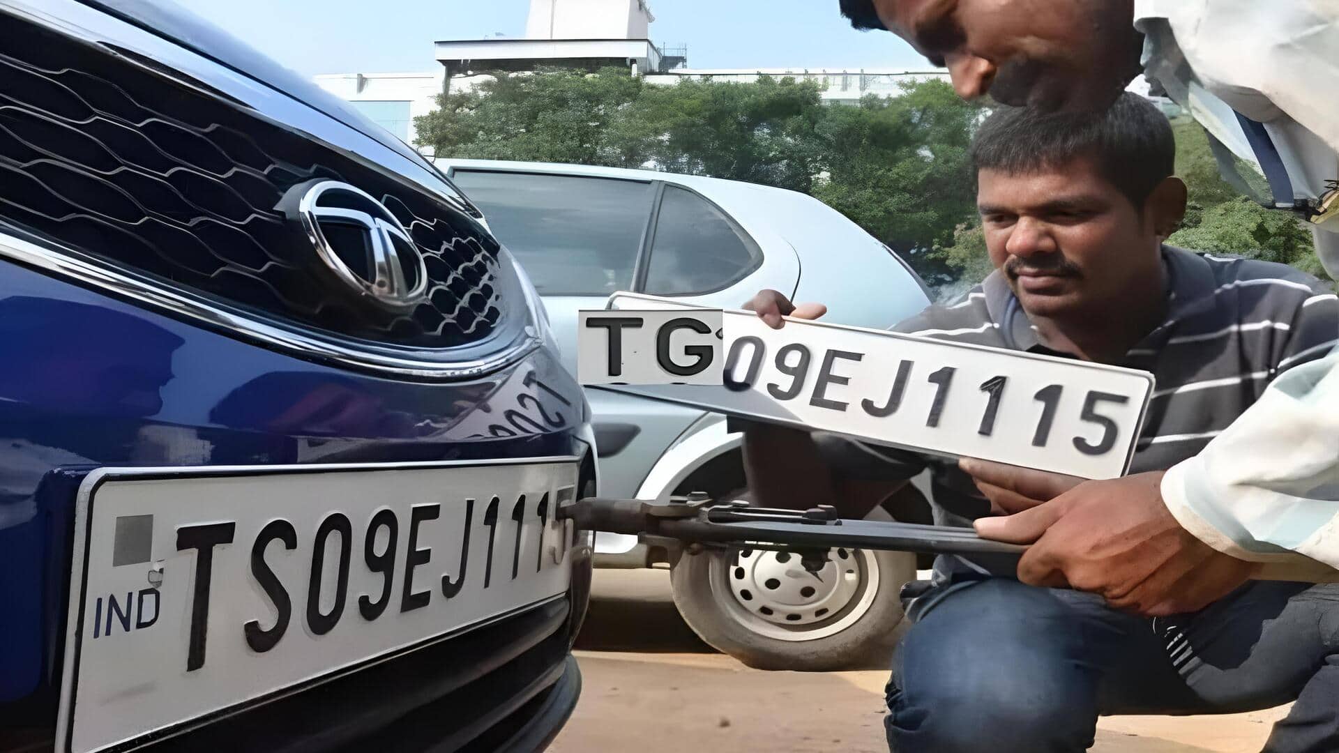 Vehicle Registration: రవాణా కార్యాలయాల చుట్టూ తిరుగుడుకు చెక్‌.. షోరూంలోనే శాశ్వత వాహన రిజిస్ట్రేషన్