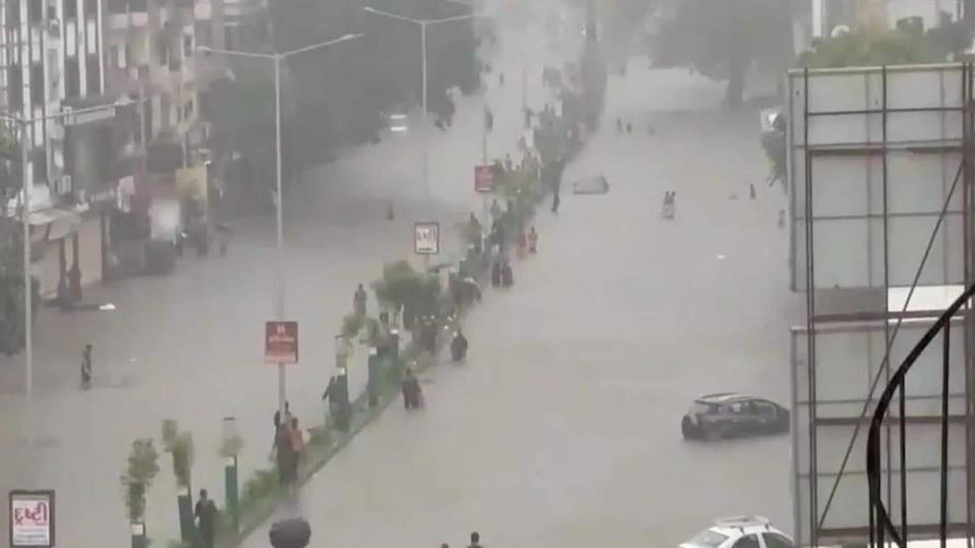 Gujarat Rain: గుజరాత్ జలమయం.. భారీ వరదలతో పాఠశాలలకు సెలవులు Gujarat Rain: గుజరాత్ జలమయం.. భారీ వరదలతో పాఠశాలలకు సెలవులు
