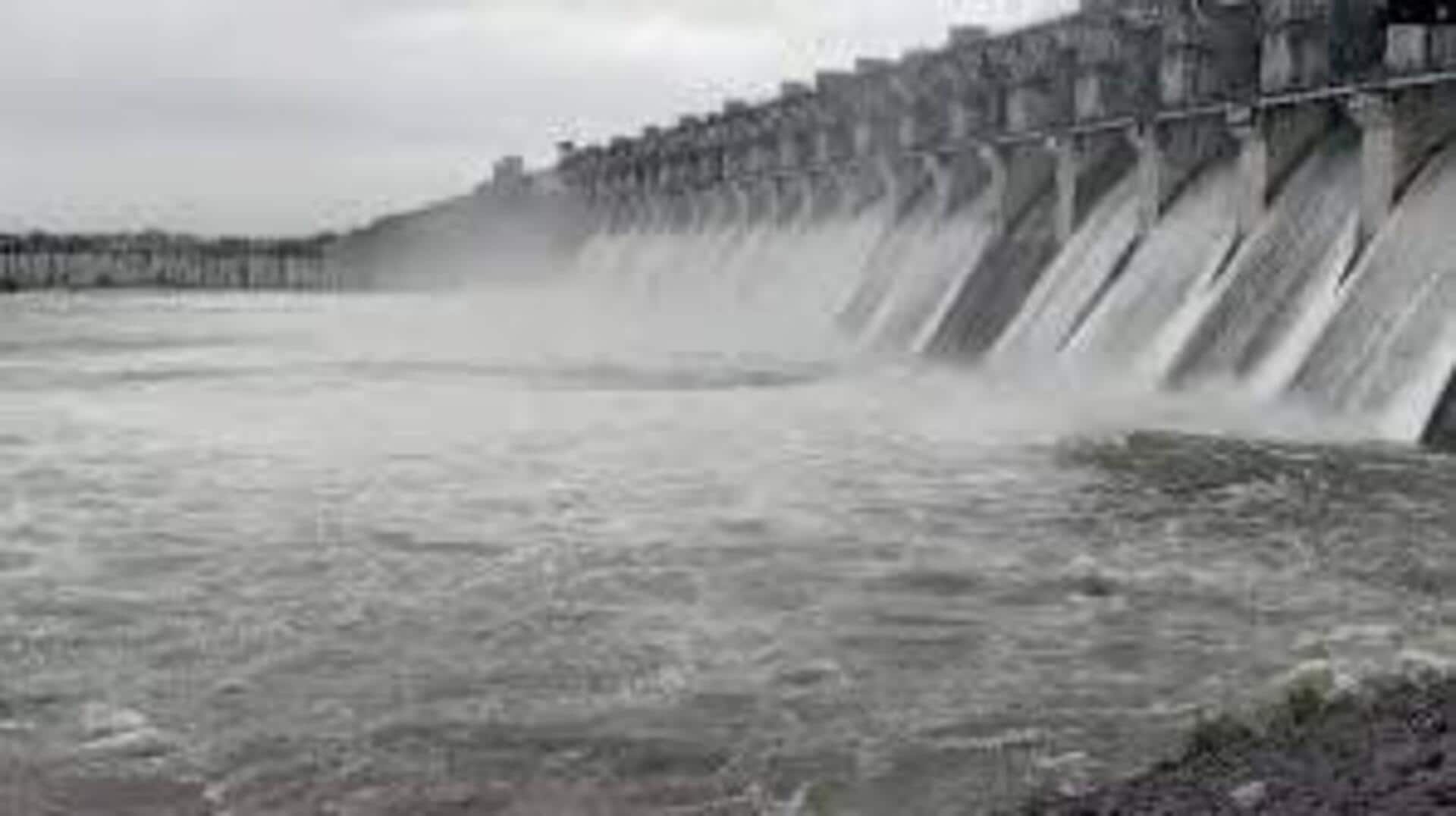 Rains: తెలంగాణలో భారీ వర్షాలు.. ఉగ్రరూపం దాల్చిన మానేరు Rains: తెలంగాణలో భారీ వర్షాలు.. ఉగ్రరూపం దాల్చిన మానేరు