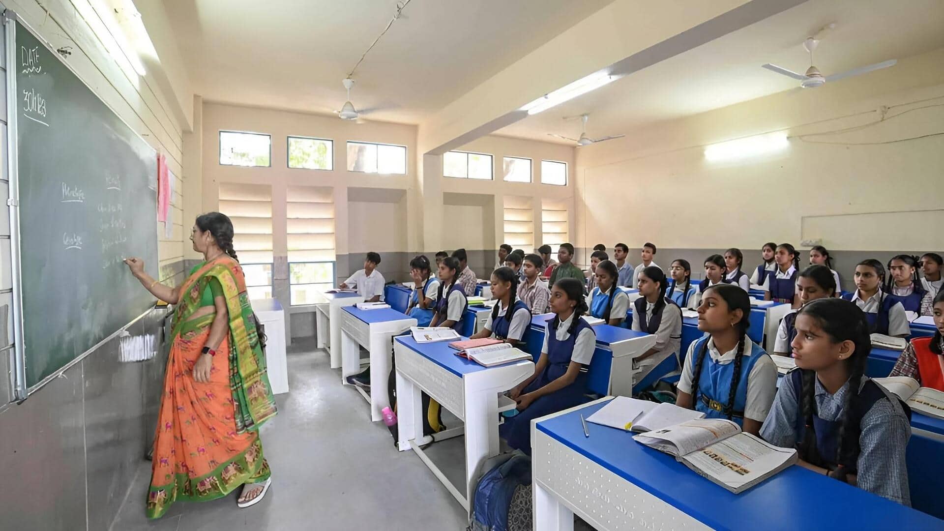 Teachers: ప్రభుత్వ టీచర్లకు రేవంత్ సర్కార్ కొత్త నిబంధనలు.. నెలరోజులు గైర్హాజరైతే... ఉద్యోగం ఊస్ట్..!