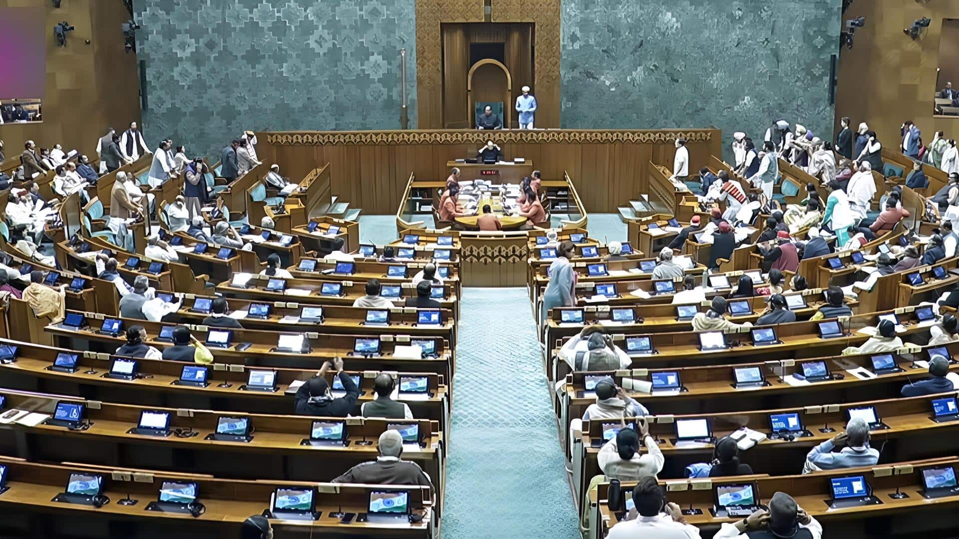 PM Modi surrender: పార్లమెంట్‌లో ప్రతిపక్షాల ఆందోళన.. 'పీఎం మోడీ సరెండర్' అంటూ నినాదాలు