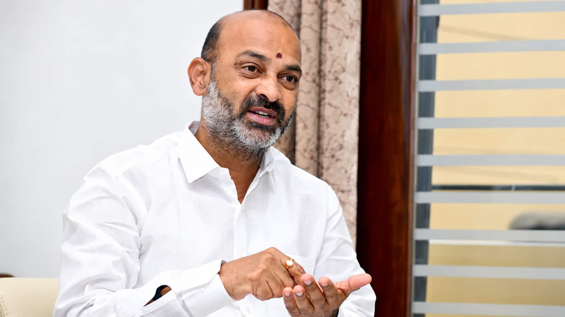 Bandi Sanjay: మోదీని ఎదుర్కోలేక ఈసీ, ఈవీఎంలపై నిందలా?: బండి సంజయ్