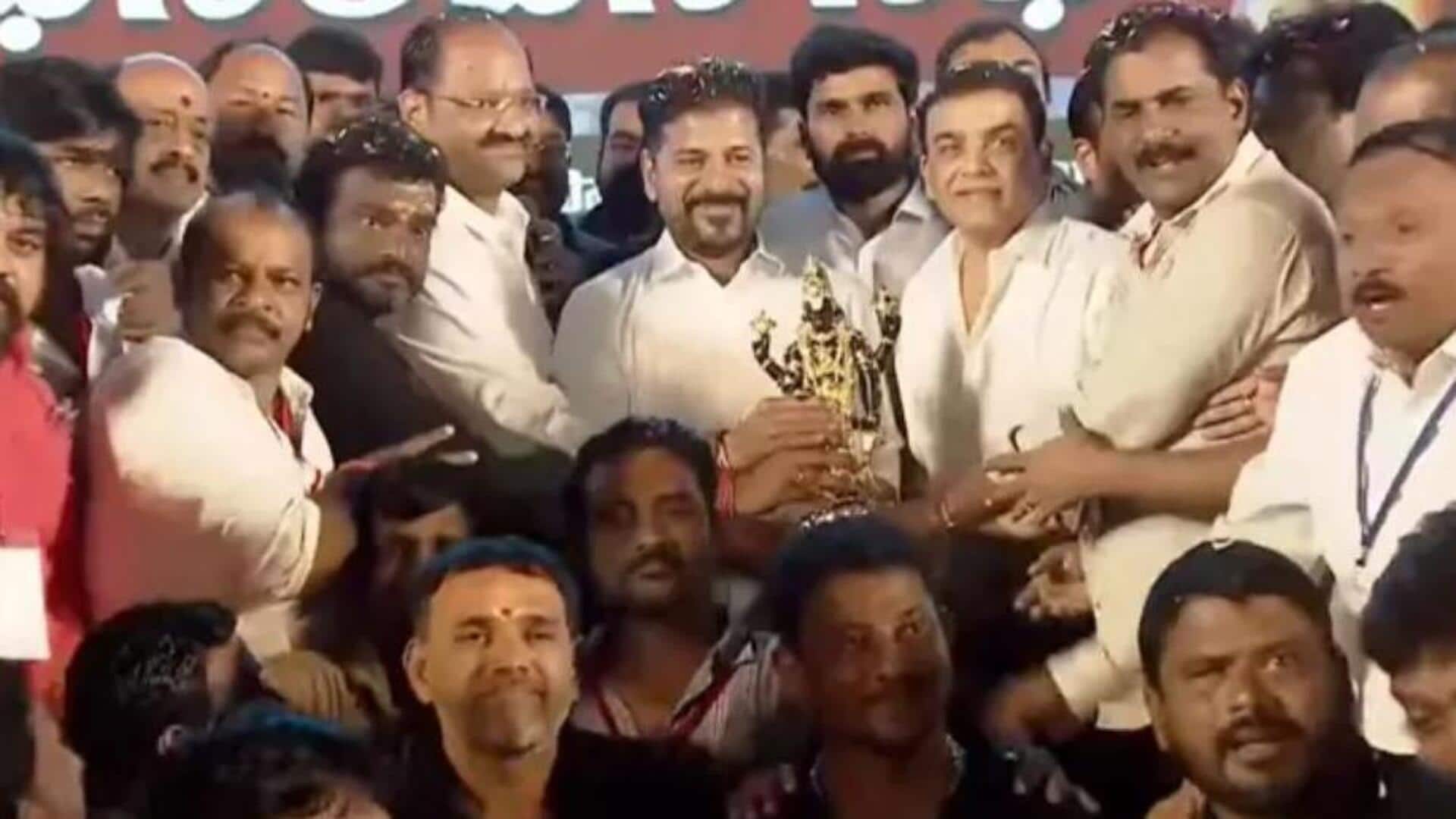 Revanth Reddy: సినీ కార్మికుల పిల్లలకు ఉచిత విద్య, వైద్యం కల్పిస్తాం: సీఎం రేవంత్రెడ్డి Revanth Reddy: సినీ కార్మికుల పిల్లలకు ఉచిత విద్య, వైద్యం కల్పిస్తాం: సీఎం రేవంత్రెడ్డి