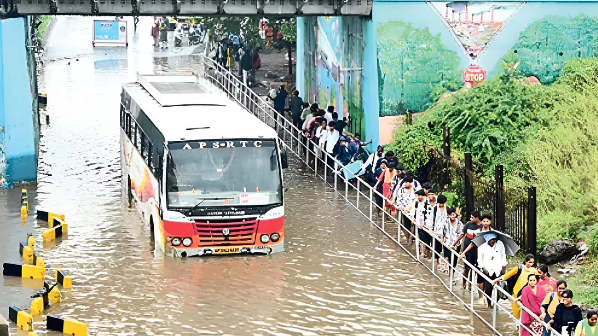 Vijayawada: భారీ వర్షంతో విజయవాడ అతలాకుతలం.. స్తంభించిన రాకపోకలు
