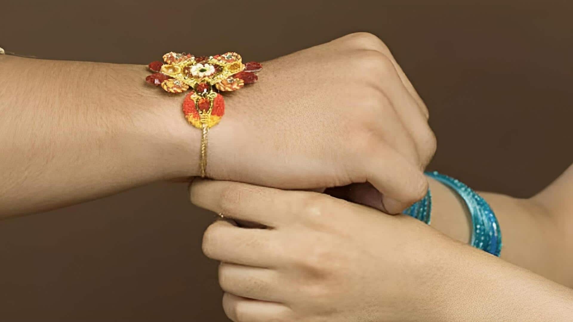 Raksha Bandhan: రక్షాబంధన్‌కు రాఖీ కొనేముందు ఇవి తెలుసుకోండి.. ఏ రంగు, చిహ్నం శుభమో తెలుసా?