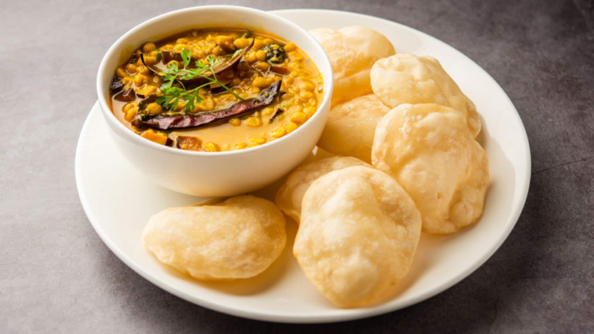 Bengali breakfast: బెంగాల్ బ్రేక్‌ఫాస్ట్ స్పెషల్.. ఈ 5 వంటకాలు తప్పక రుచి చూడాల్సిందే!