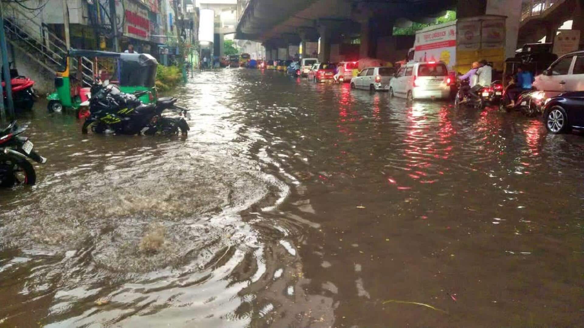 Hyderabad:హైదరాబాద్ వాసులకు హెచ్చరిక.. ఈ సాయంత్రం పలు ప్రాంతాల్లో భారీ వర్ష సూచన హెల్ప్లైన్ ఫోన్ నంబర్లు ఇవే.. Hyderabad:హైదరాబాద్ వాసులకు హెచ్చరిక.. ఈ సాయంత్రం పలు ప్రాంతాల్లో భారీ వర్ష సూచన హెల్ప్లైన్ ఫోన్ నంబర్లు ఇవే..