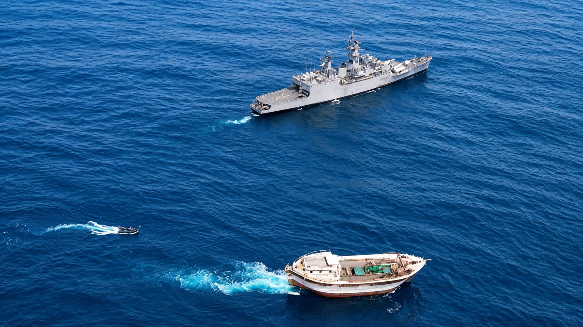 Somalia: సోమాలియా తీరంలో కలకలం.. కార్గో నౌకను హైజాక్ చేసిన పైరేట్లు