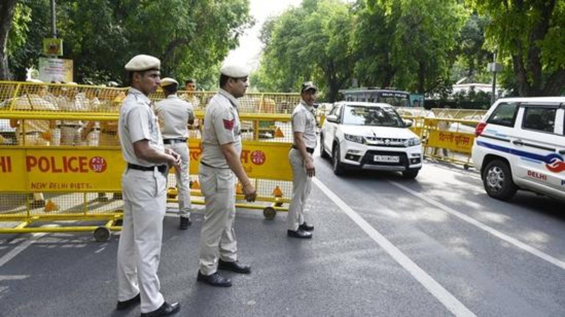 Delhi Police: భారత్'లో మరో ఉగ్ర దాడికి ఐఎస్ఐ కుట్ర ..స్లీపర్ సెల్ నెట్వర్క్ను ధ్వంసం చేసిన కేంద్ర దర్యాప్తు సంస్థలు Delhi Police: భారత్'లో మరో ఉగ్ర దాడికి ఐఎస్ఐ కుట్ర ..స్లీపర్ సెల్ నెట్వర్క్ను ధ్వంసం చేసిన కేంద్ర దర్యాప్తు సంస్థలు