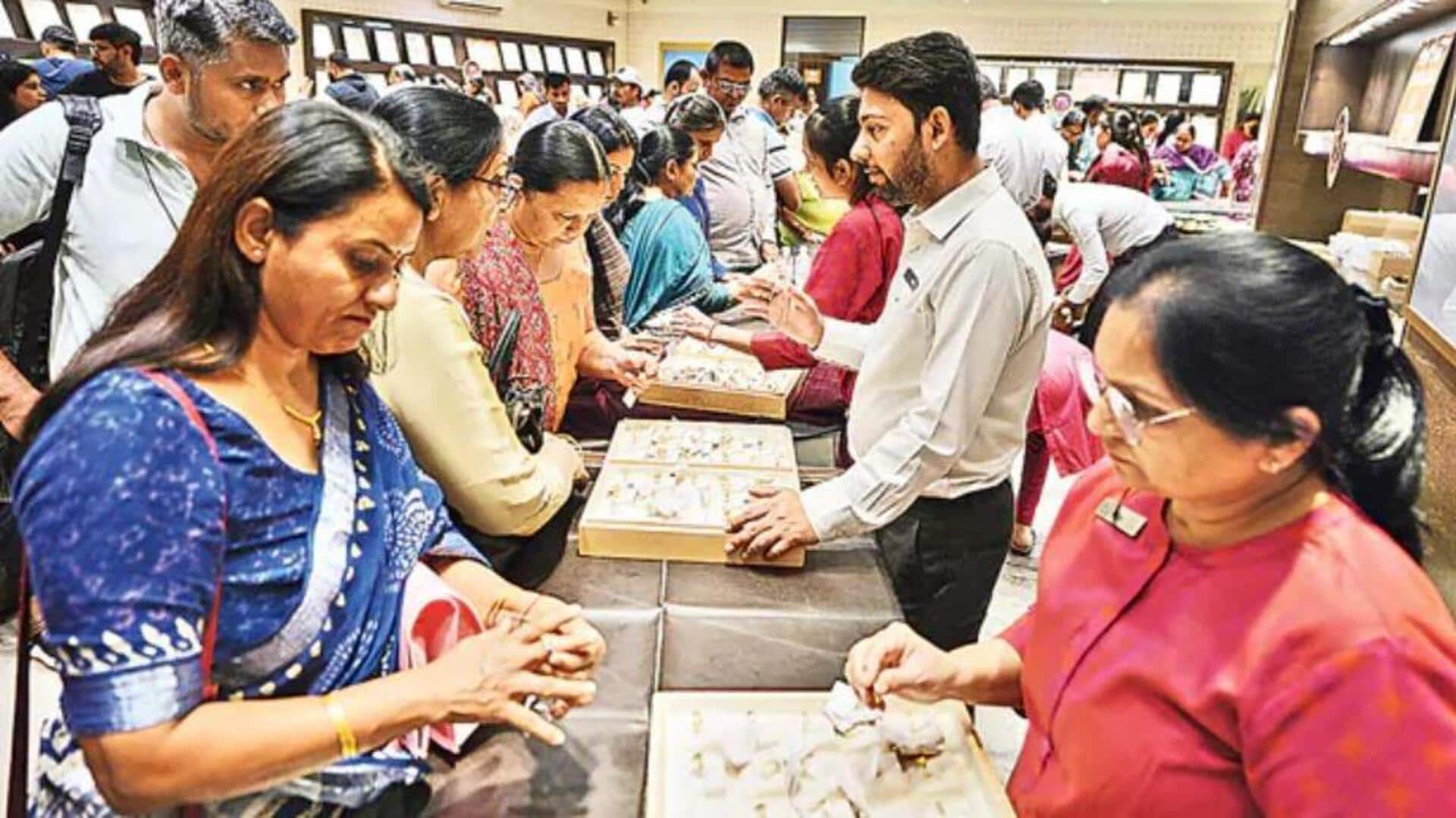 silver: పసిడి ధర పెరగడంతో వెండి కొనుగోళ్లపై వినియోగదారుల ఆసక్తి silver: పసిడి ధర పెరగడంతో వెండి కొనుగోళ్లపై వినియోగదారుల ఆసక్తి