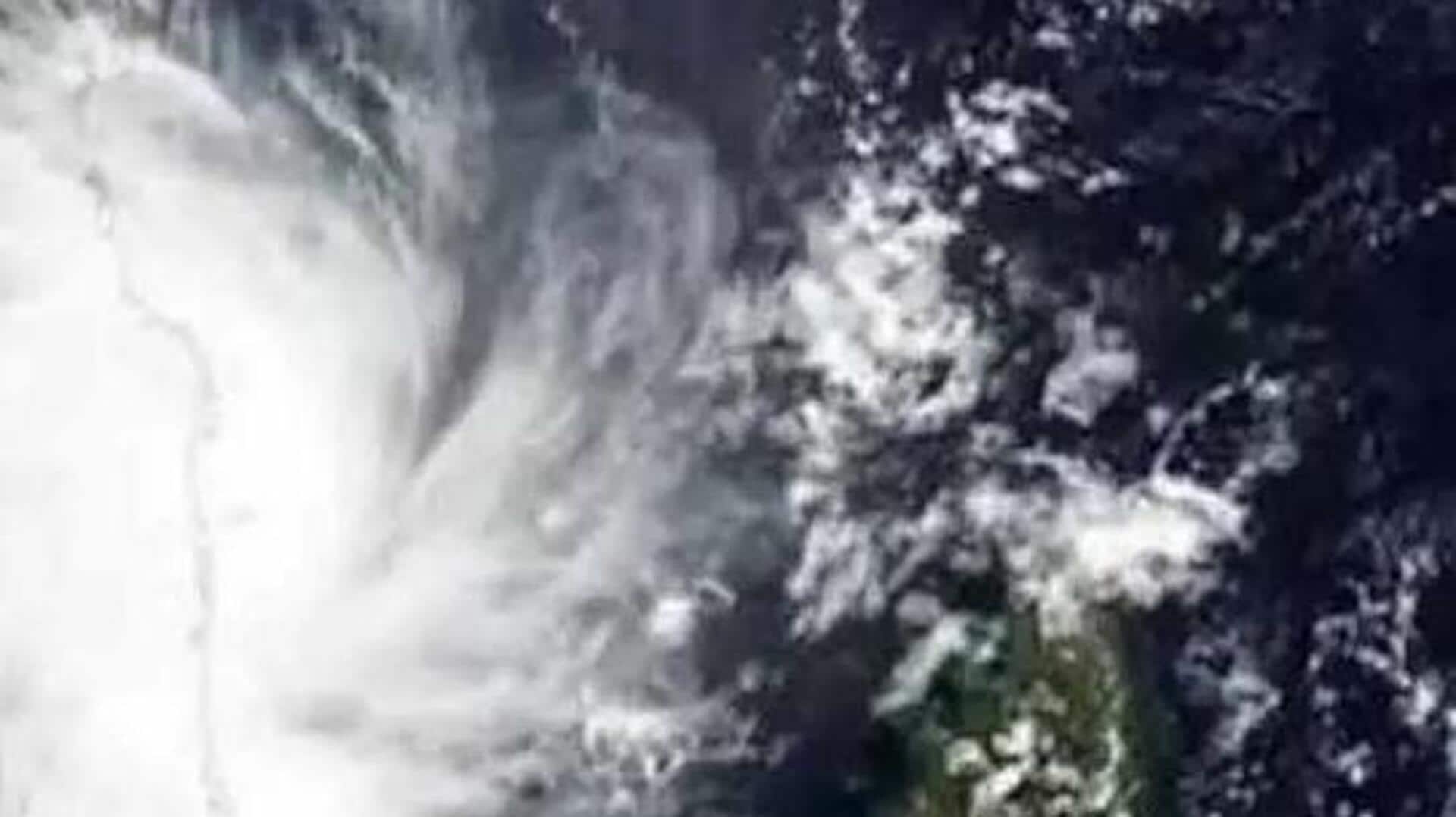 Heavy Rains in AP: ఏపీలో భారీ వర్షాల అలర్ట్.. బంగాళాఖాతంలో అల్పపీడనం తీవ్రం! Heavy Rains in AP: ఏపీలో భారీ వర్షాల అలర్ట్.. బంగాళాఖాతంలో అల్పపీడనం తీవ్రం!