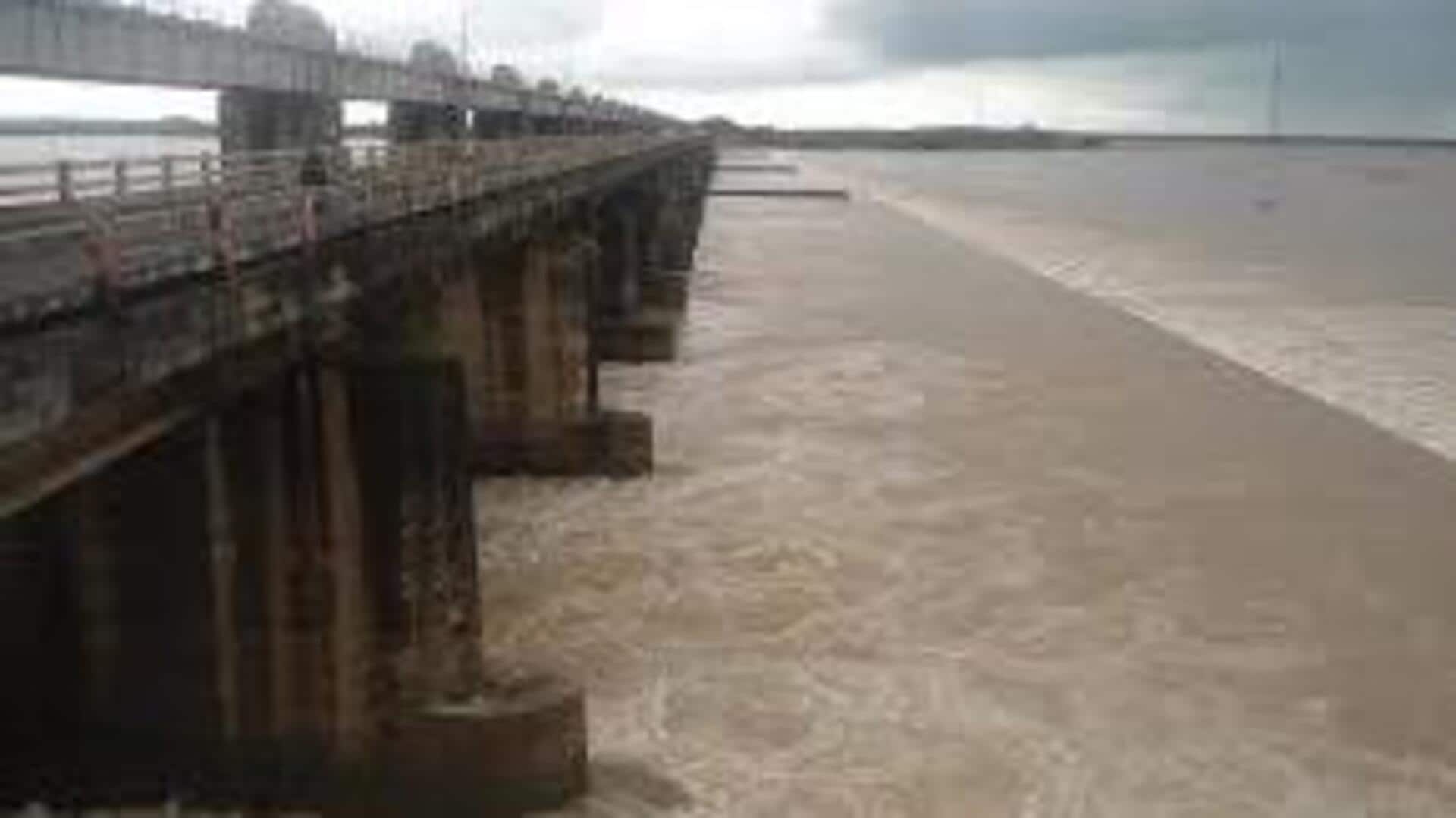 Godavari: ఉగ్రరూపం దాల్చిన గోదావరి.. ధవళేశ్వరం వద్ద రెండో నెంబరు ప్రమాద హెచ్చరిక