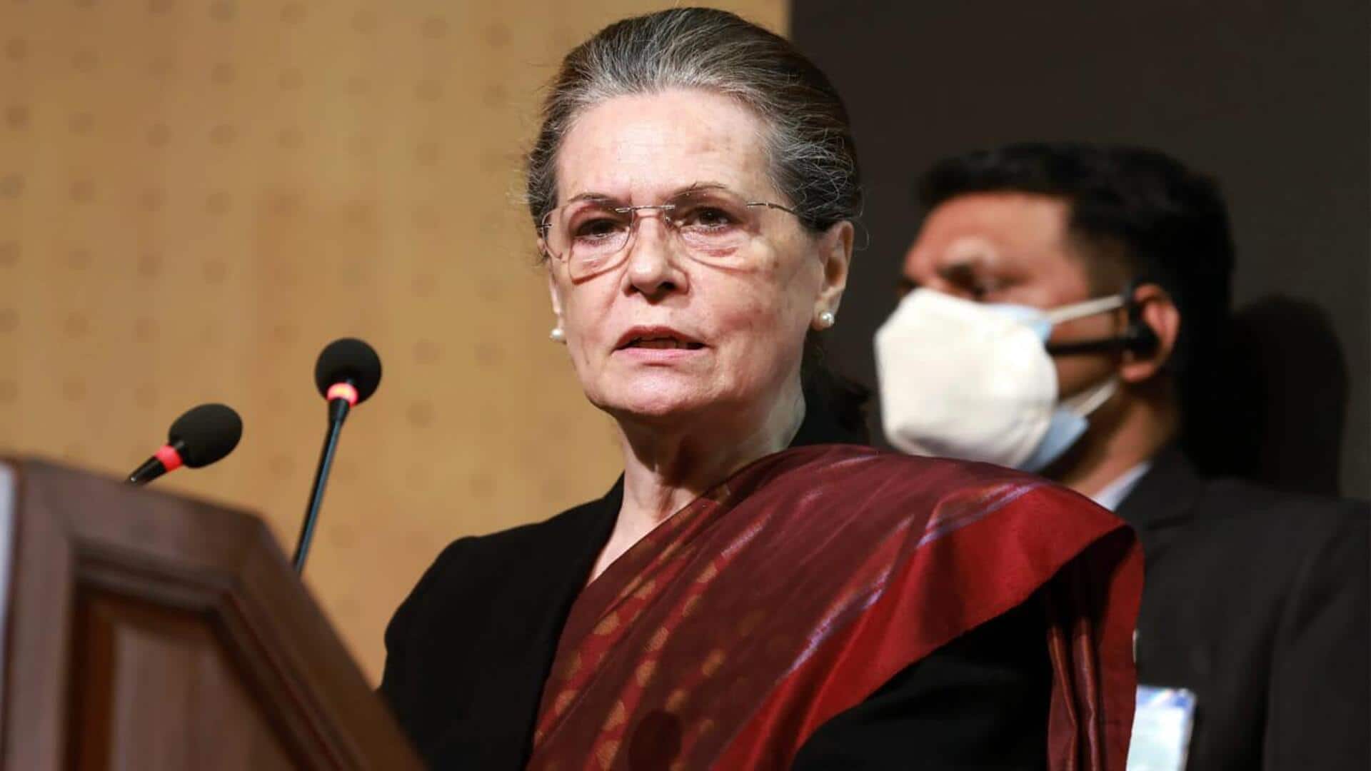 Sonia Gandhi : సోనియా గాంధీకి అస్వస్థత.. ఆస్పత్రికి తరలింపు..!