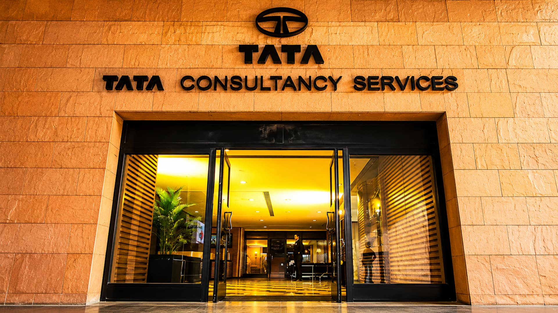 TCS: టీసీఎస్ ఉద్యోగులకు నిరాశ.. క్యూ1 బోనస్‌లో కోత