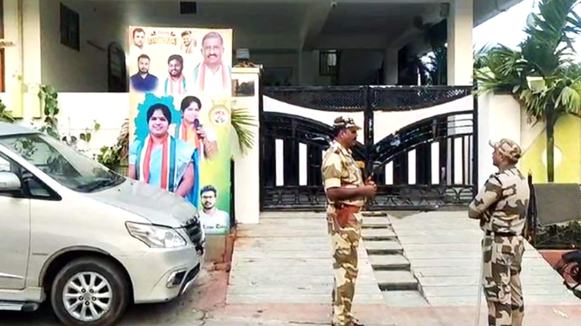IT Raids : హైదరాబాద్⁬లో ఐటీ కలకలం.. పారిజాత సహా కాంగ్రెస్ నేతల ఇళ్లపై సోదాలు