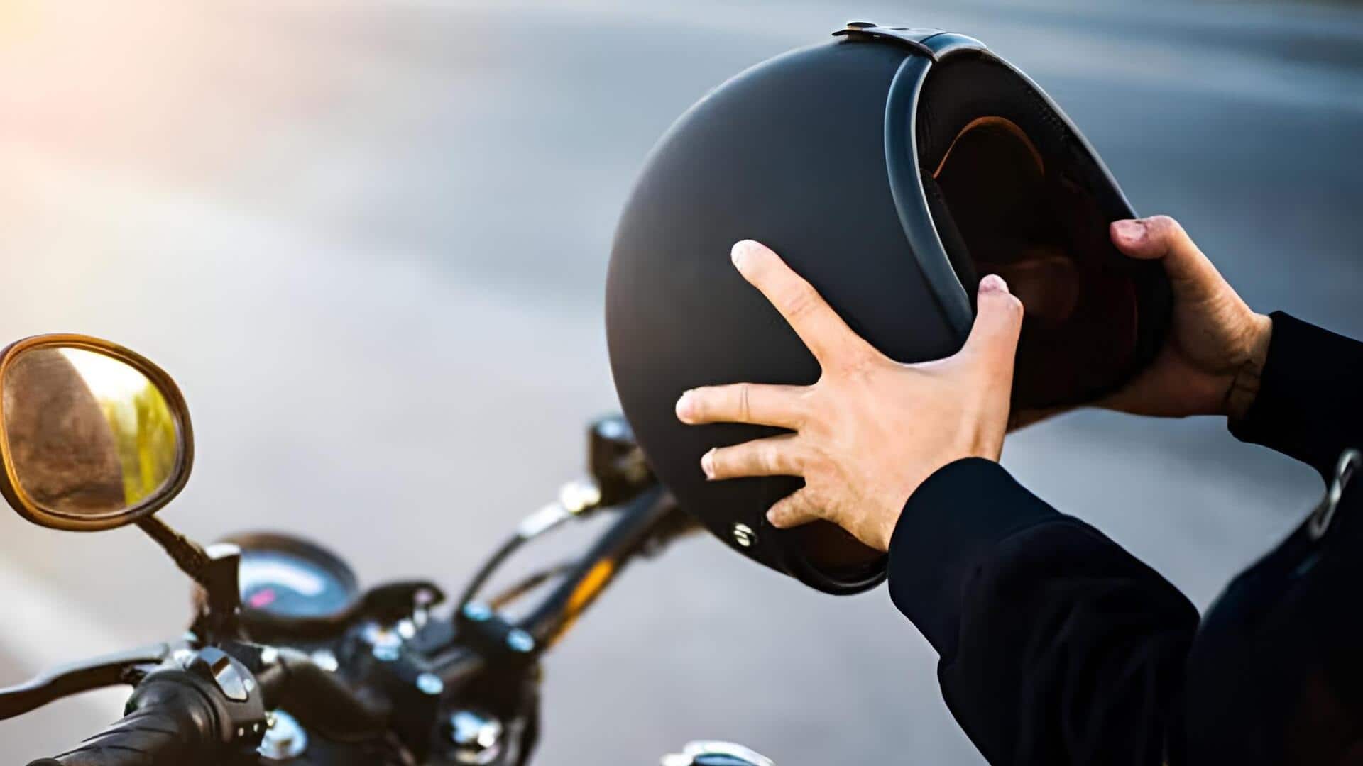 Visakhapatnam: ఈ నగరంలో 'నో హెల్మెట్‌-నో పెట్రోల్‌'.. కఠినంగా అమలు చేస్తున్న పోలీసులు