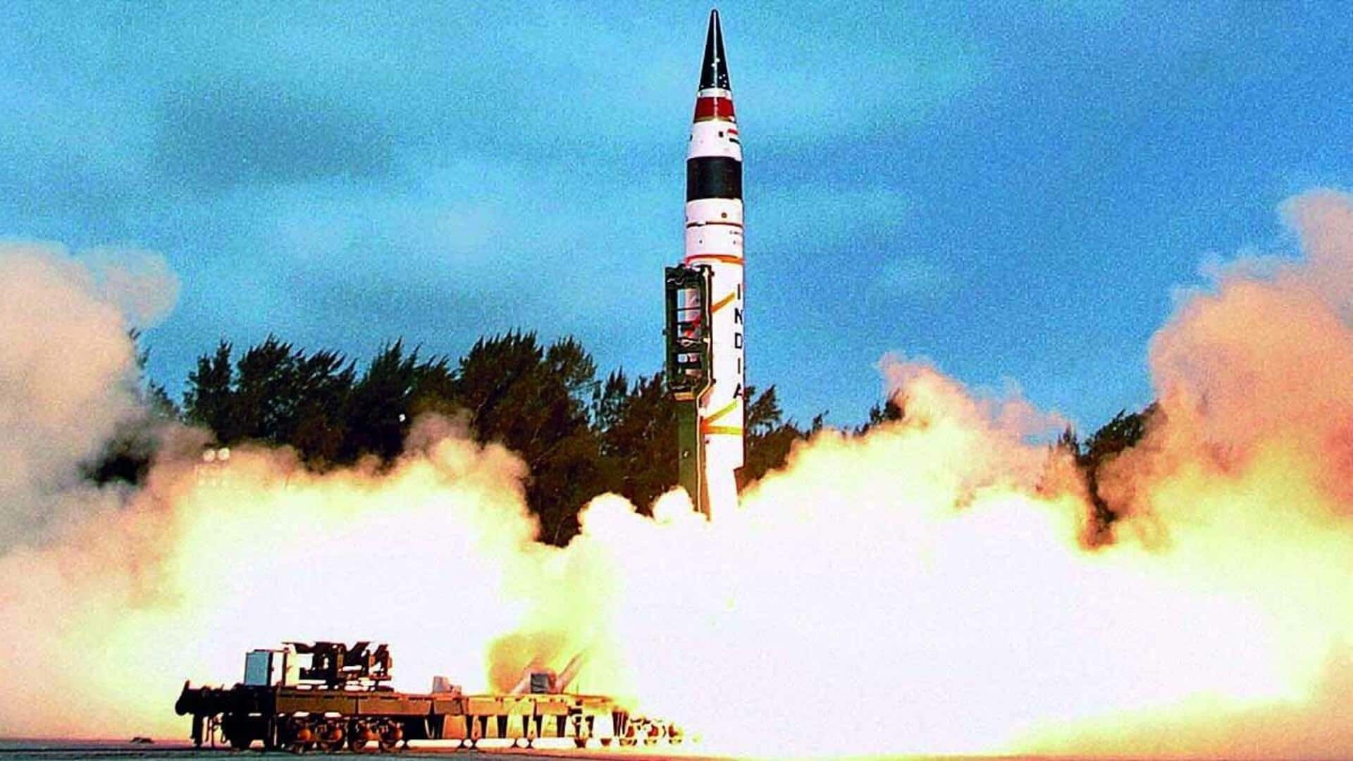 Agni 5: అగ్ని 5 క్షిపణులతో సరికొత్త అస్త్రం అభివృద్ధి చేస్తున్నభారత్.. 7500 కిలోల పేలోడ్ మోసుకెళ్లే సామర్థ్యం వీటి సొంతం Agni 5: అగ్ని 5 క్షిపణులతో సరికొత్త అస్త్రం అభివృద్ధి చేస్తున్నభారత్.. 7500 కిలోల పేలోడ్ మోసుకెళ్లే సామర్థ్యం వీటి సొంతం