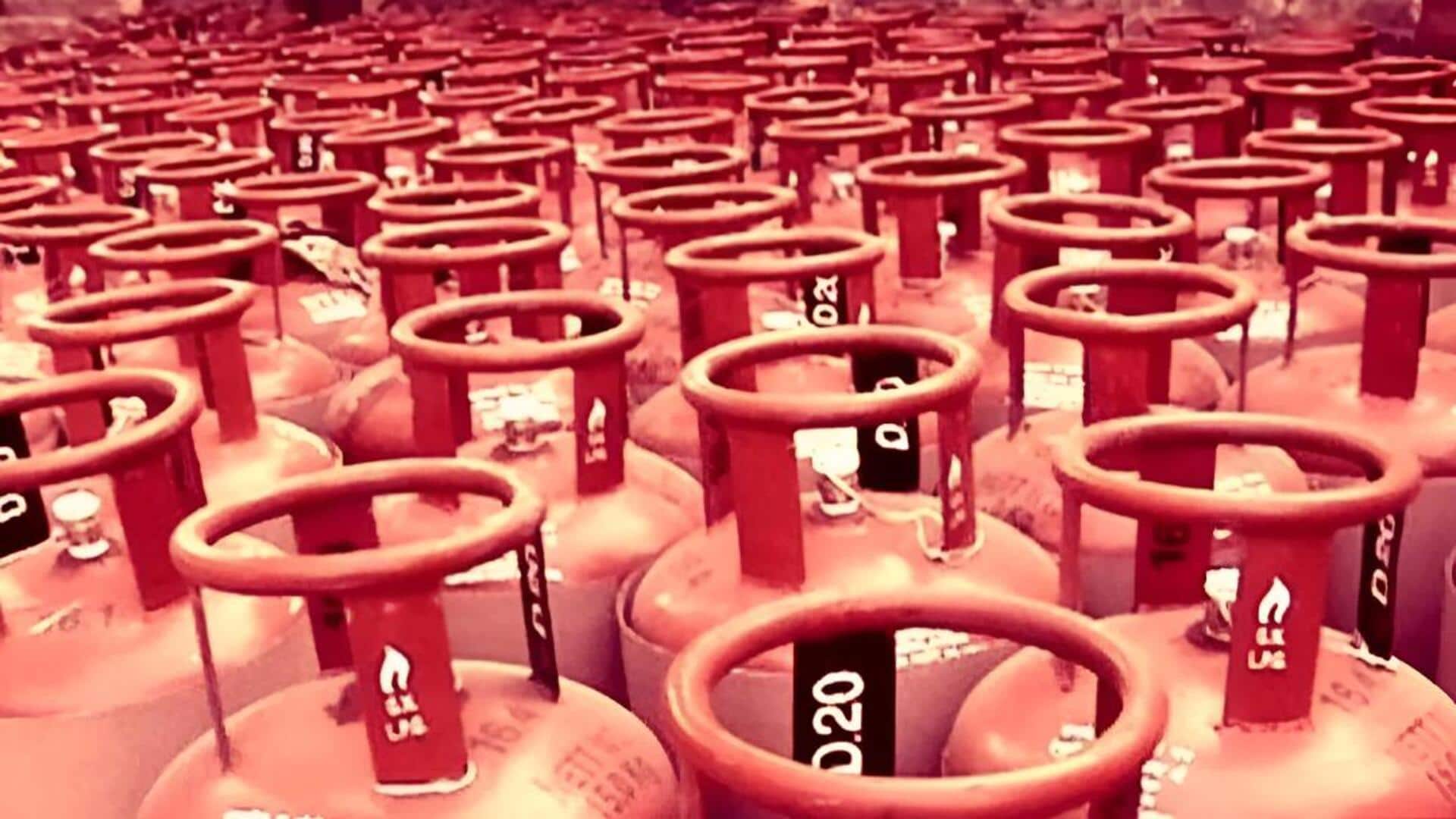 LPG Price Hike: కొత్త ఏడాది వేళ బిగ్‌షాక్.. భారీగా పెరిగిన గ్యాస్ సిలిండర్ల ధరలు 