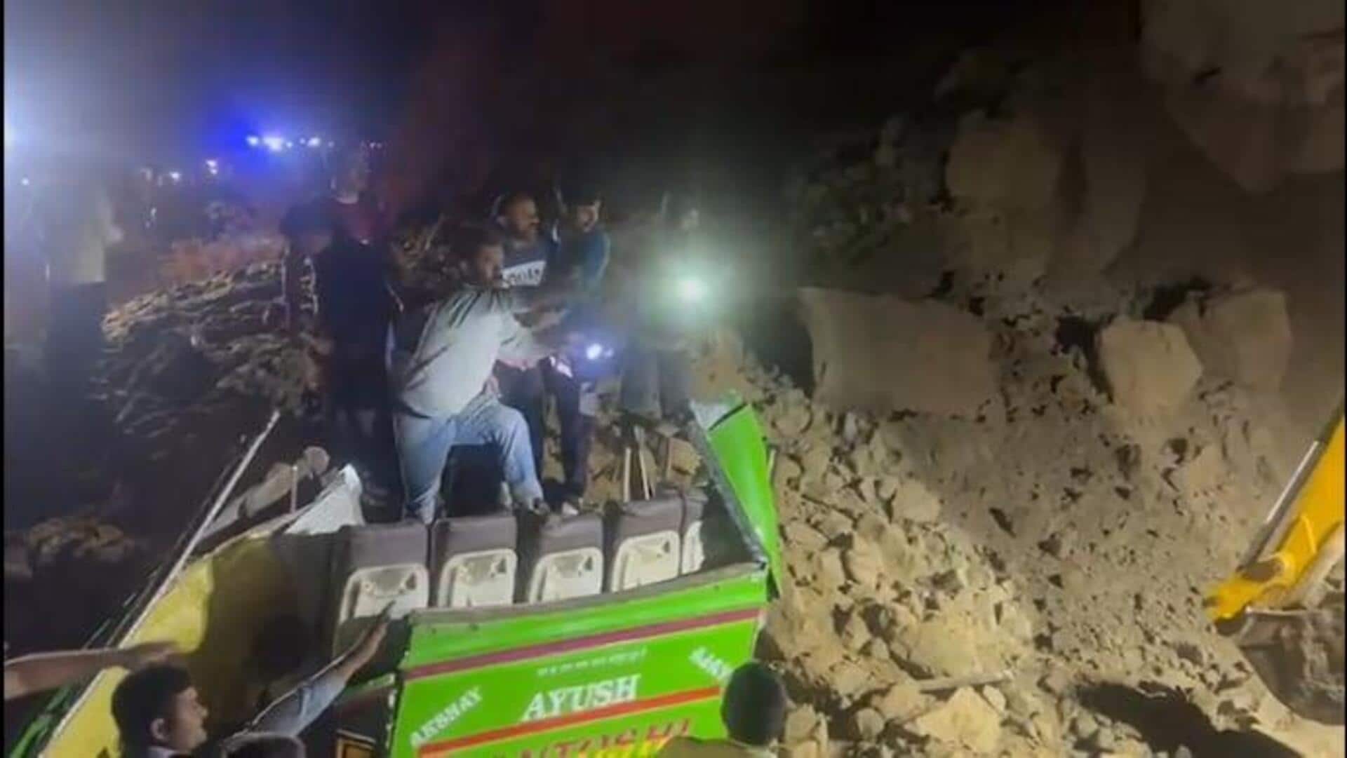 Landslide hits Bus: హిమాచల్‌ ప్రదేశ్‌లో ఘోర ప్రమాదం..టూరిస్టు బస్సుపై కొండచరియలు పడి .. 18 మంది మృతి