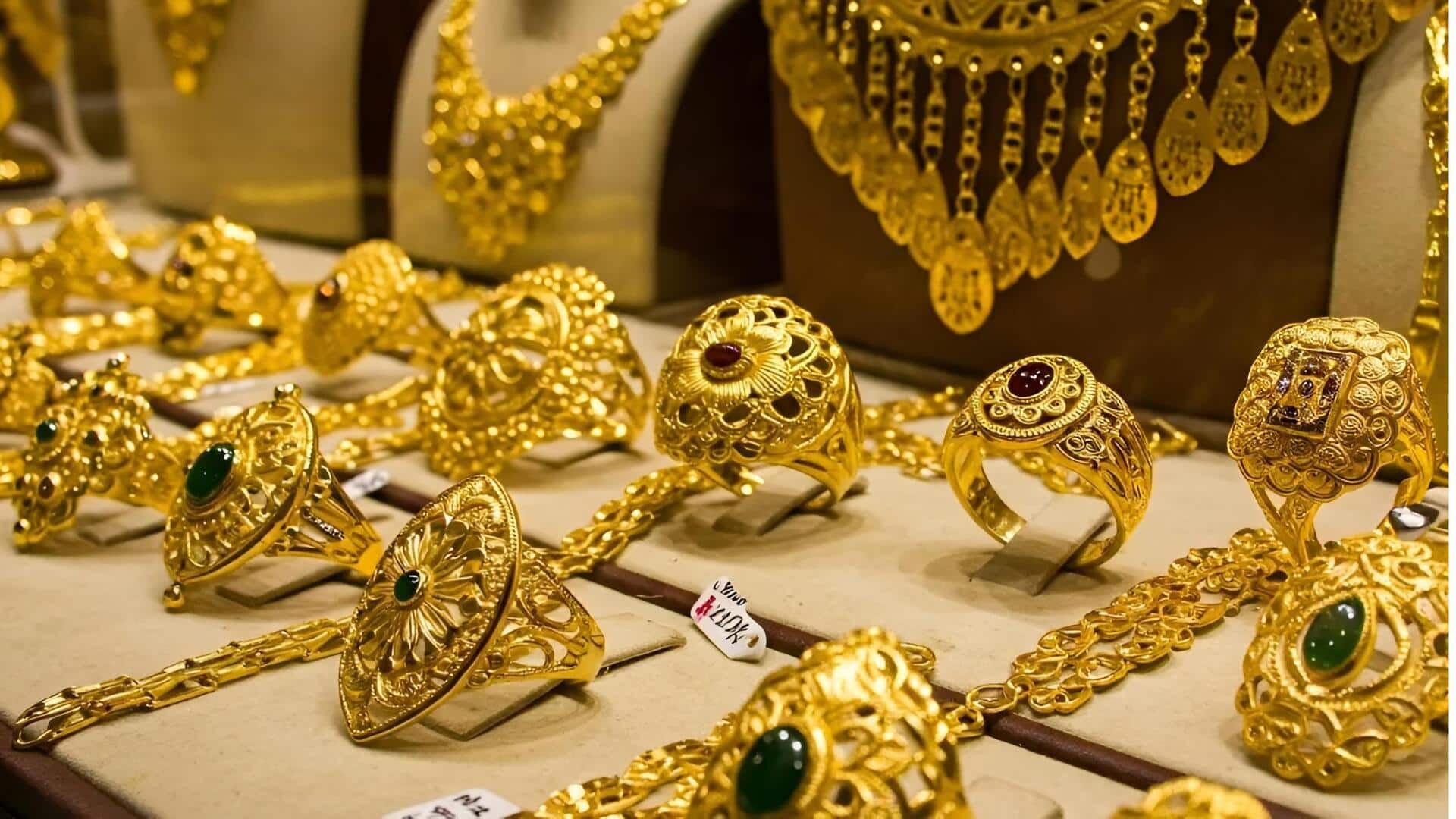 Gold Rates: బంగారం కొనాలనుకునేవారికి శుభవార్త.. మరోసారి తగ్గిన గోల్డ్ ధరలు.. తెలుగు రాష్ట్రాల్లో తాజా రేట్లు ఇవే!
