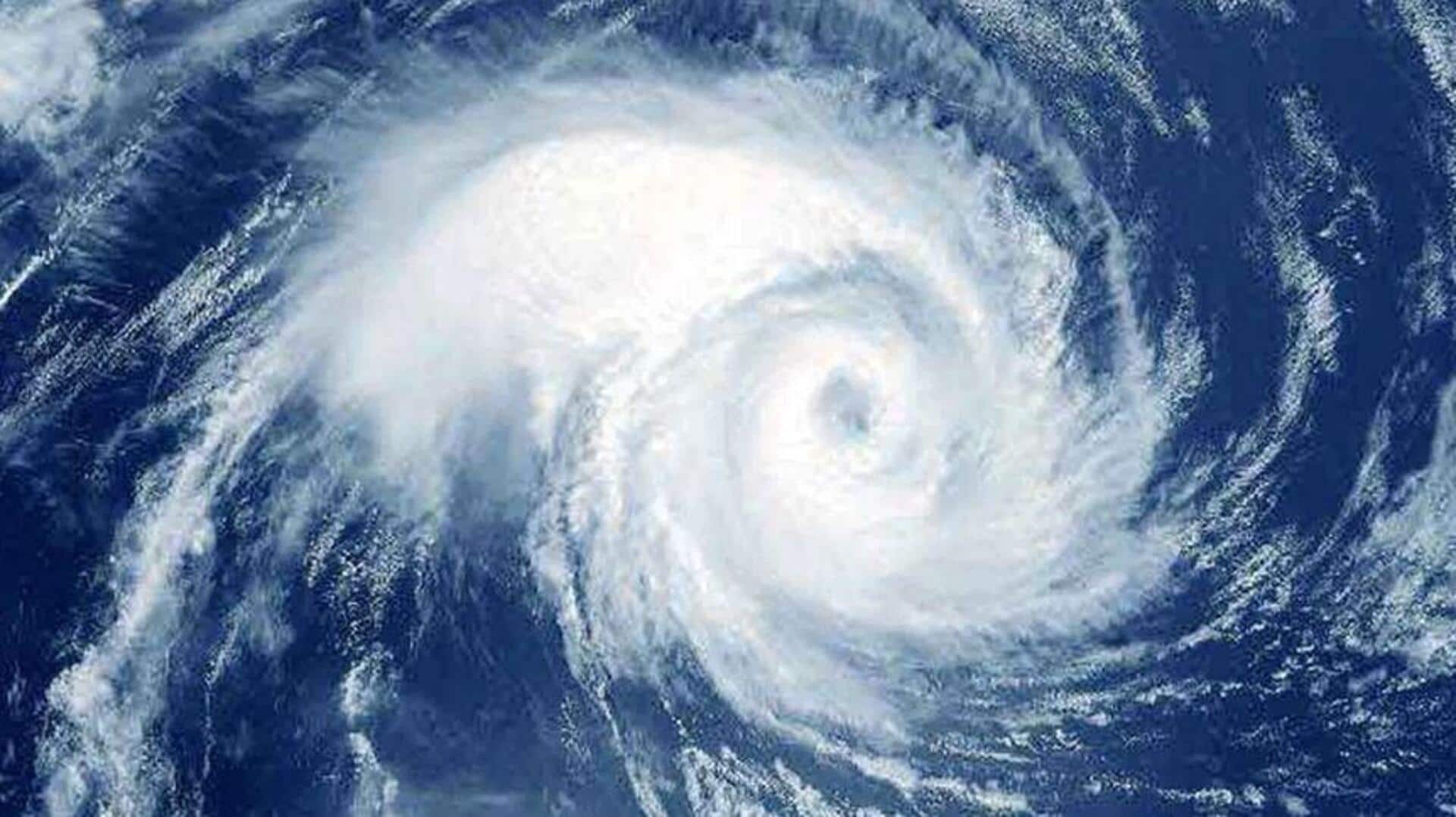 AP Weather: ఏపీకి మరో అల్పపీడనం ముప్పు.. మూడ్రోజుల పాటు వర్షాల హెచ్చరిక! AP Weather: ఏపీకి మరో అల్పపీడనం ముప్పు.. మూడ్రోజుల పాటు వర్షాల హెచ్చరిక!