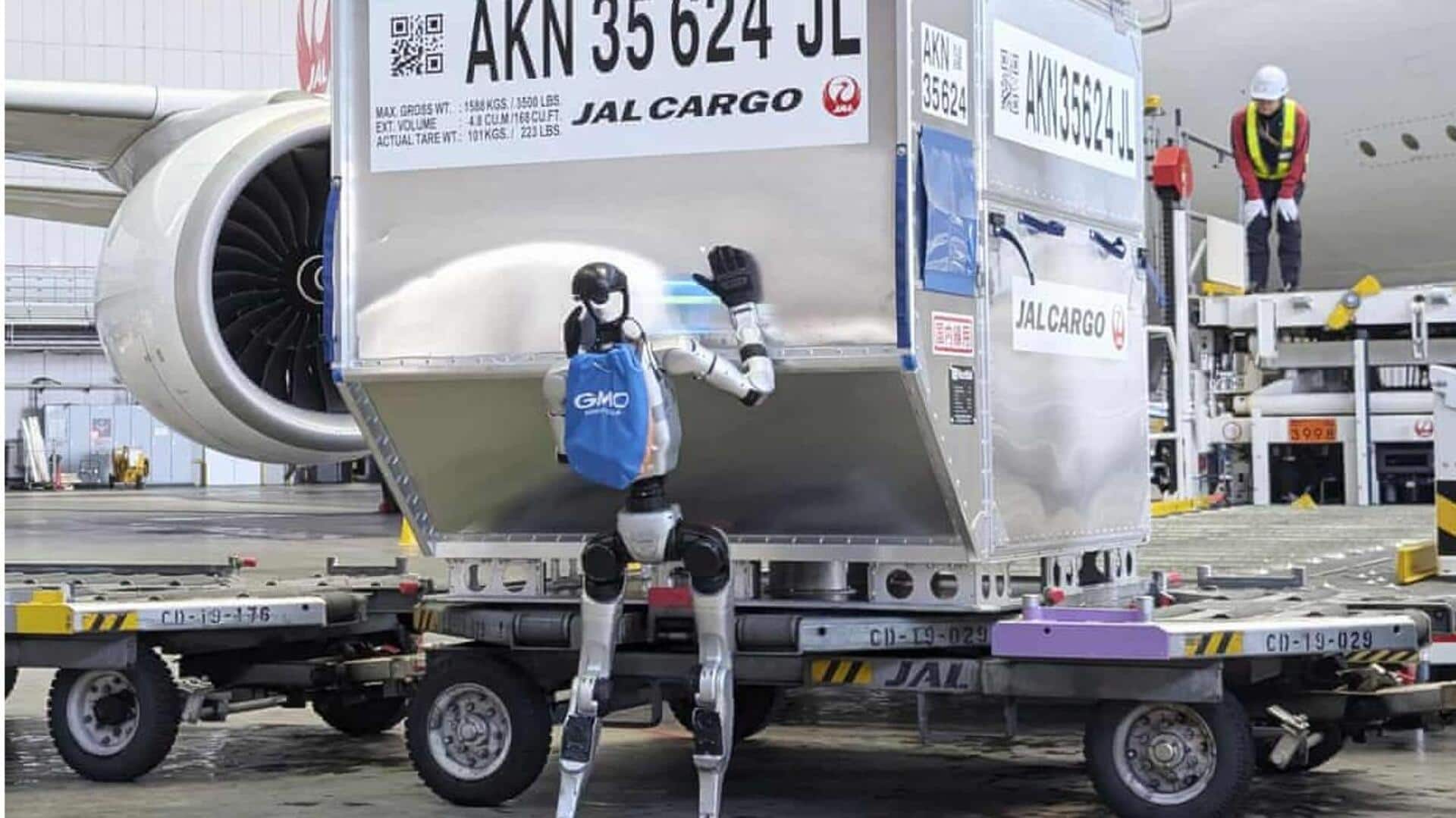 Humanoid robots: జపాన్ ఎయిర్‌పోర్ట్‌లో బ్యాగేజీ హ్యాండ్లర్లుగా హ్యూమనాయిడ్ రోబోలు.. మే నుంచి ట్రయల్ ప్రారంభం