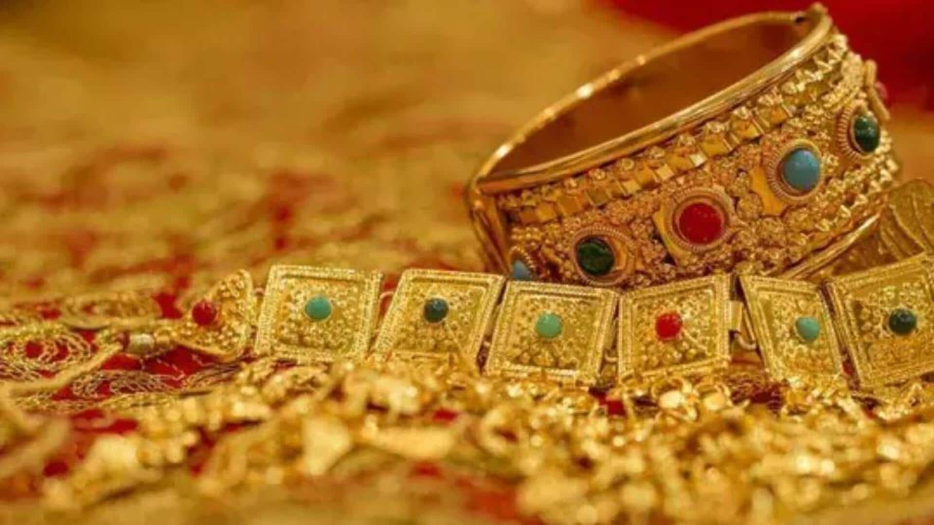 Gold prices: తెలుగు రాష్ట్రాల్లో దిగొచ్చిన బంగారం ధరలు.. ఇవాళ్టి ధరలు ఎలా ఉన్నాయంటే? Gold prices: తెలుగు రాష్ట్రాల్లో దిగొచ్చిన బంగారం ధరలు.. ఇవాళ్టి ధరలు ఎలా ఉన్నాయంటే?