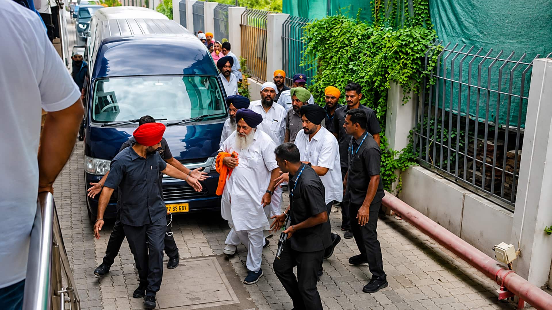 Sukhbir Singh Badal: అకాలీదళ్‌ చీఫ్‌ సుఖ్‌బీర్‌ సింగ్‌ బాదల్‌పై దాడి